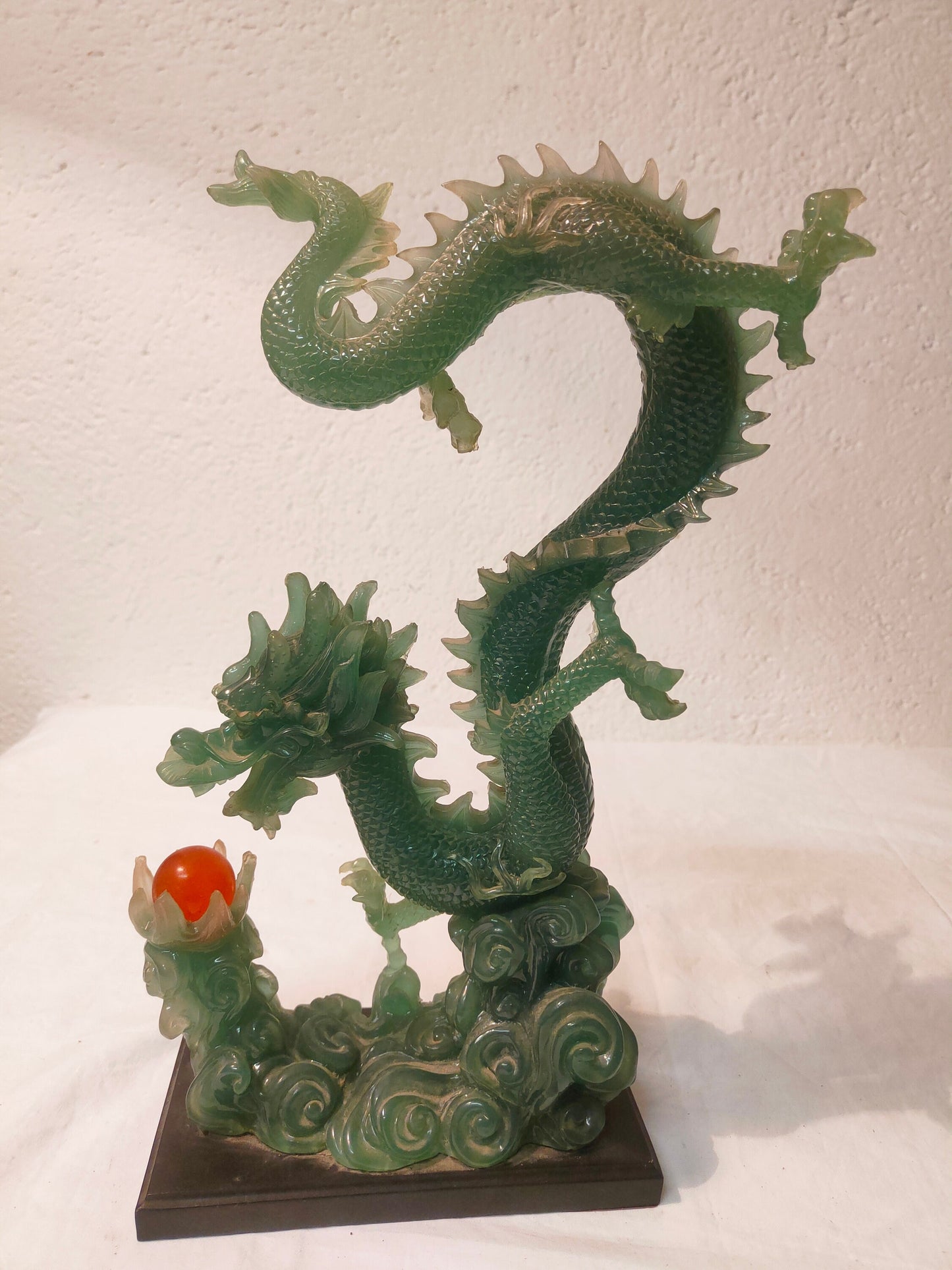 Statua Feng Shui del Drago Verde Vintage: Maestosità e Protezione in Ogni Spazio