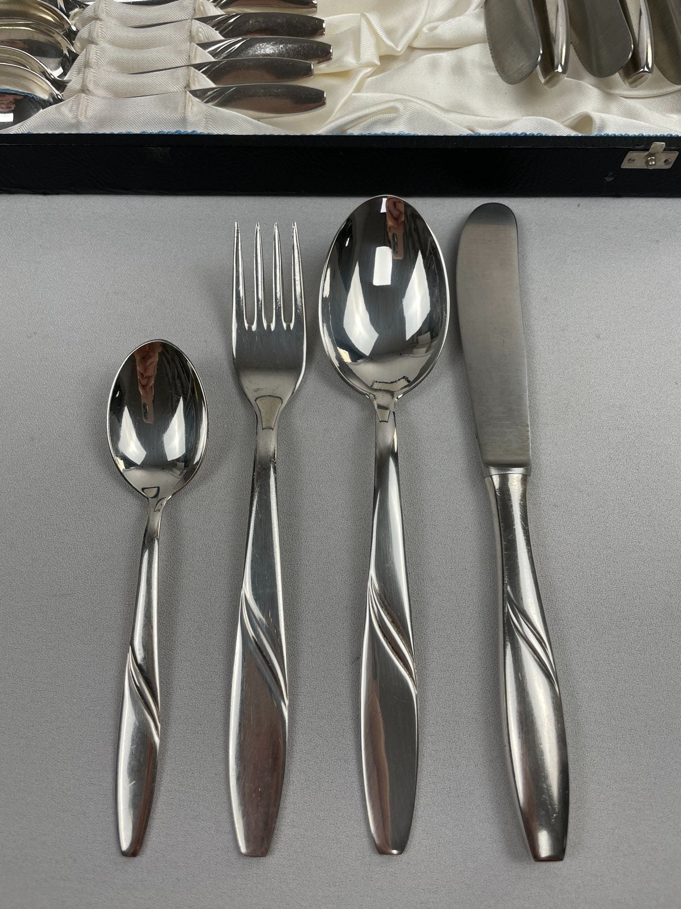 Set Posate Art Déco Placcate Argento 'SAM 60': Raffinatezza per 6 Persone