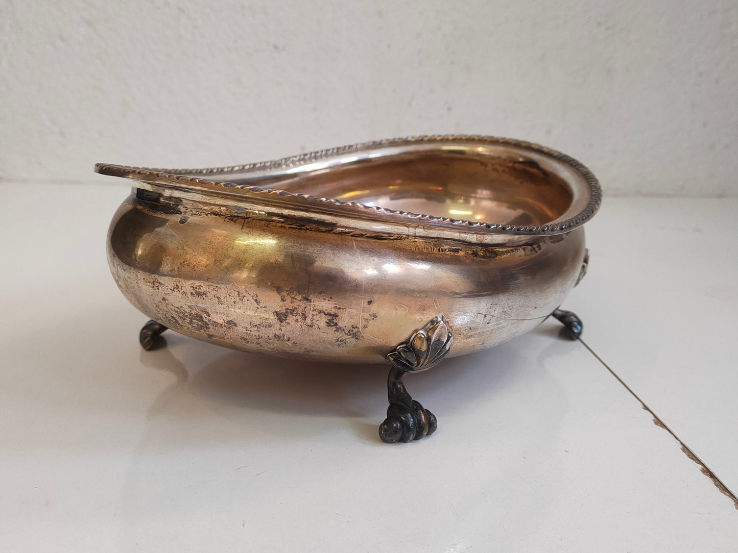 Ciotola ovale in argento 800,700 g,a zampa di Leone