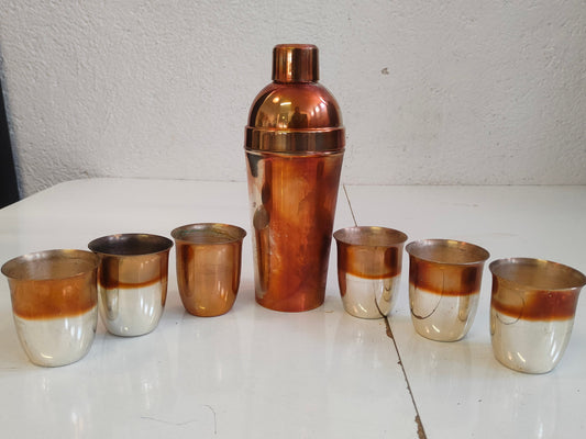 Set per cocktail con shaker e sei bicchieri in argento