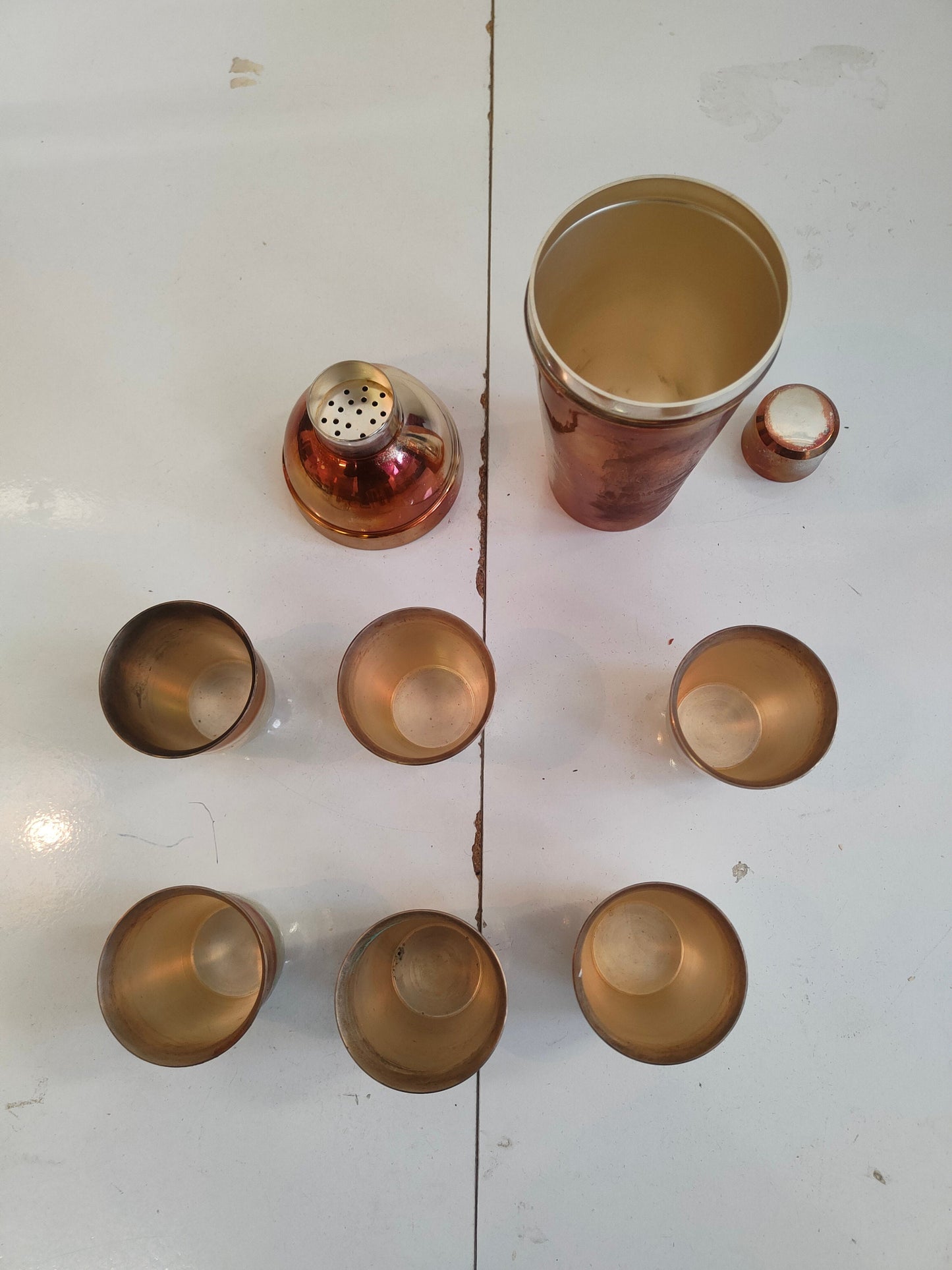Set per cocktail con shaker e sei bicchieri in argento
