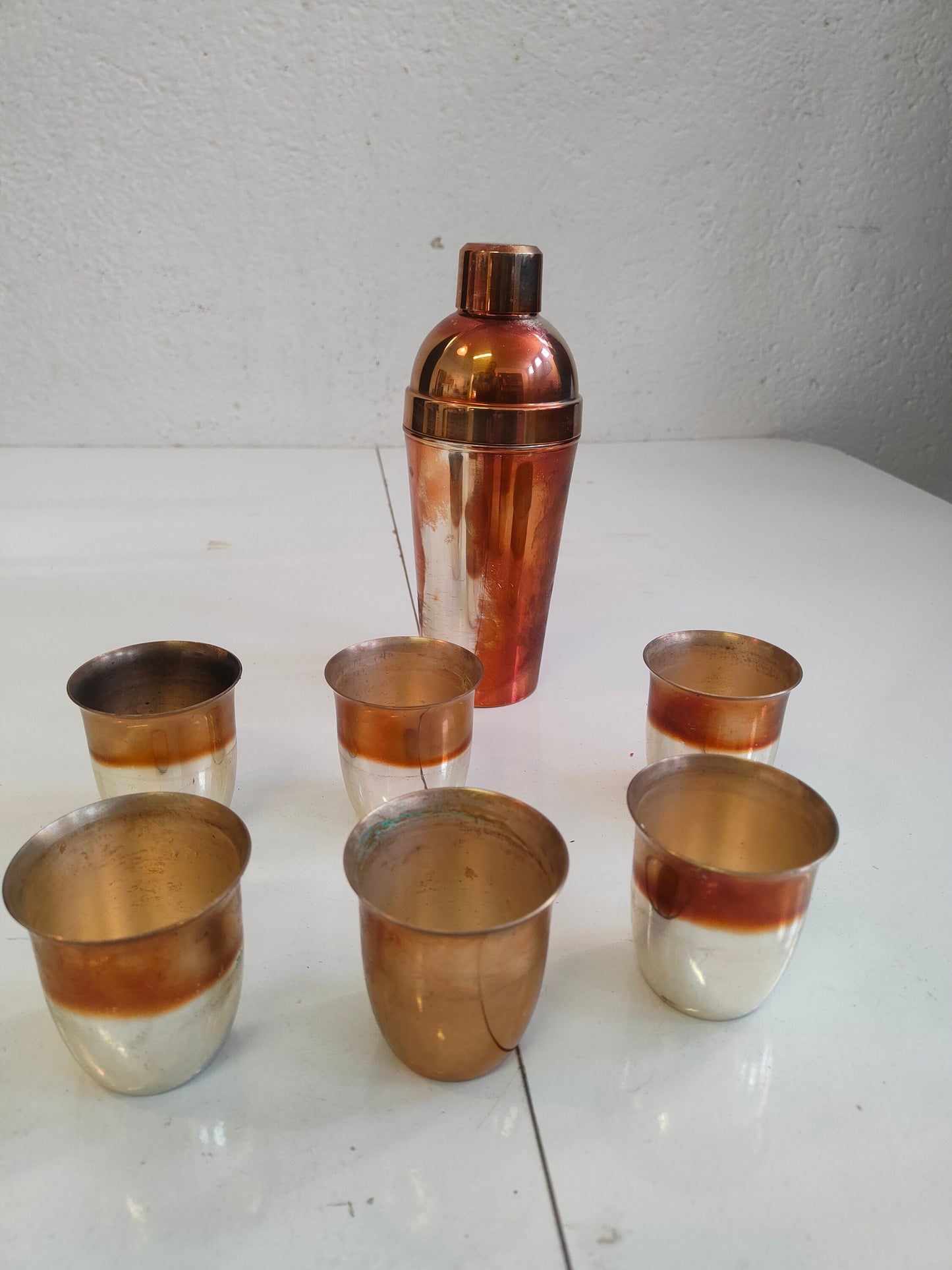 Set per cocktail con shaker e sei bicchieri in argento