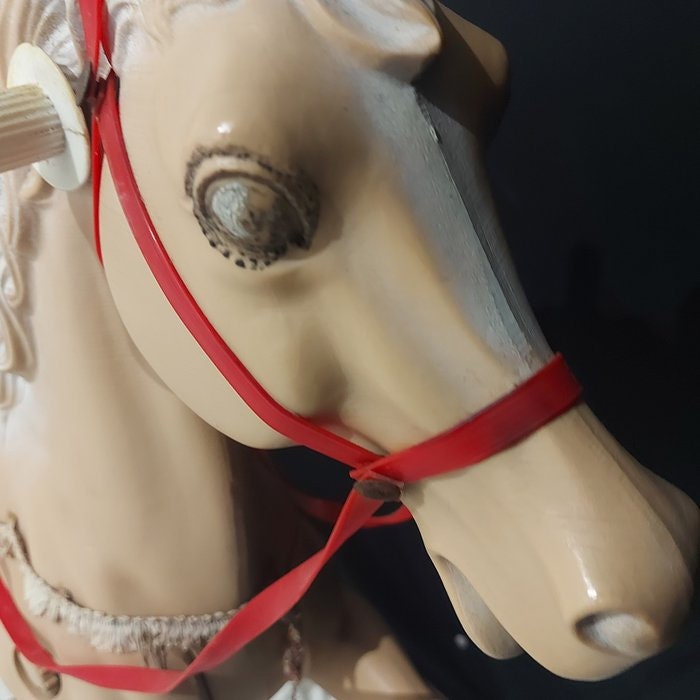 Cavallo a Dondolo Anni 60 Marchio Canova Made in Italy Un giocattolo vintage intramontabile per bambini di tutte le età!