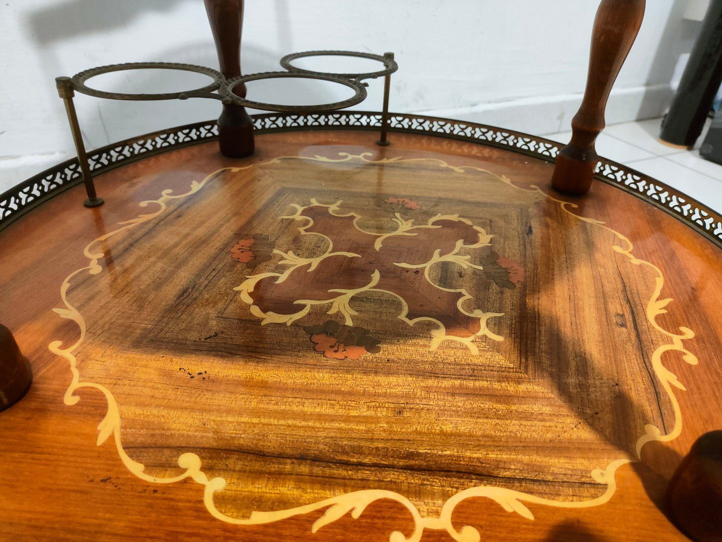 Carrello Bar Tondo Cocktail Tea Trolley Italian Hollywood Regency Intarsiato Vintage Ottone Tavolino 1950 Tavolino 3- Portabottiglie