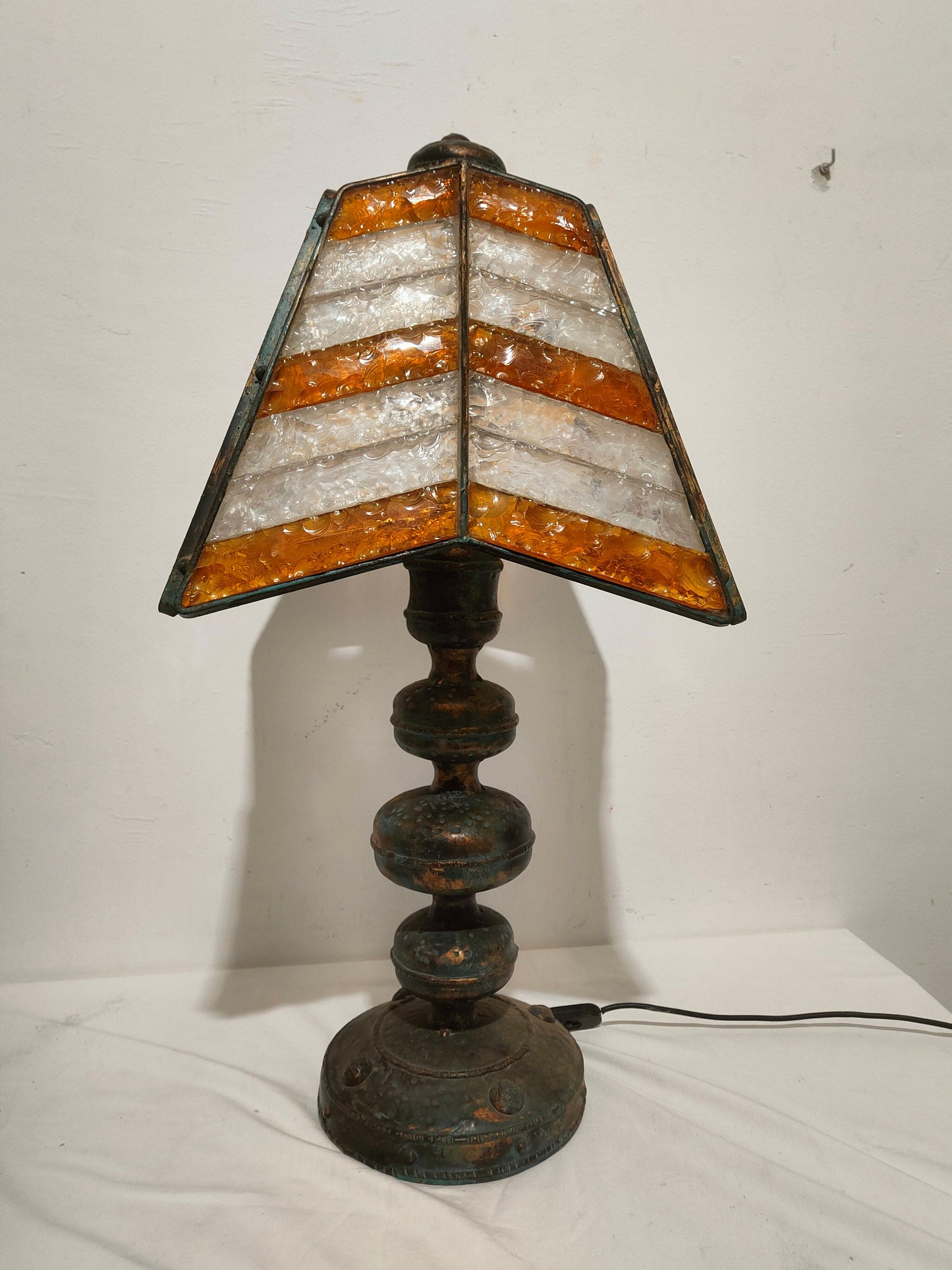 Lampada da Tavolo Brutalista Longobard Anni '70: Un Pezzo Unico per Arredare con Stile