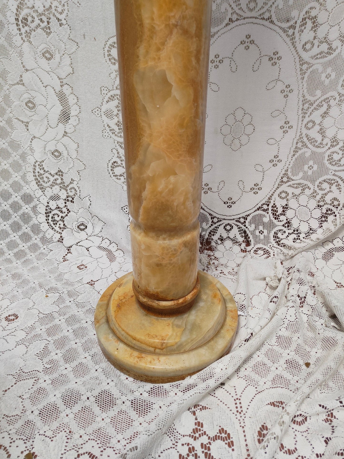 Colonna Unica in Marmo Italiano per Interni ed Esterni: Capolavoro di Eleganza e Design