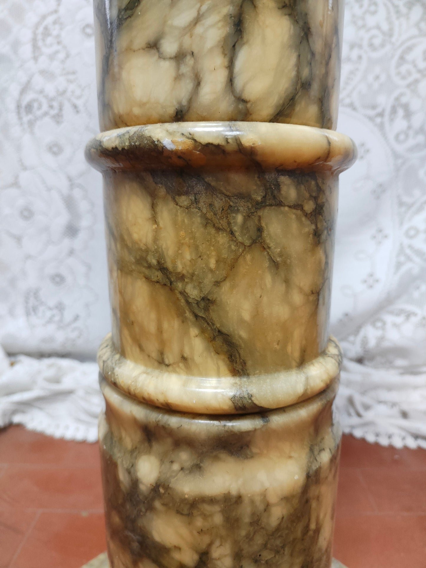 Colonna in Marmo Italiano Alta 75 cm: Eleganza e Design per Interni ed Esterni