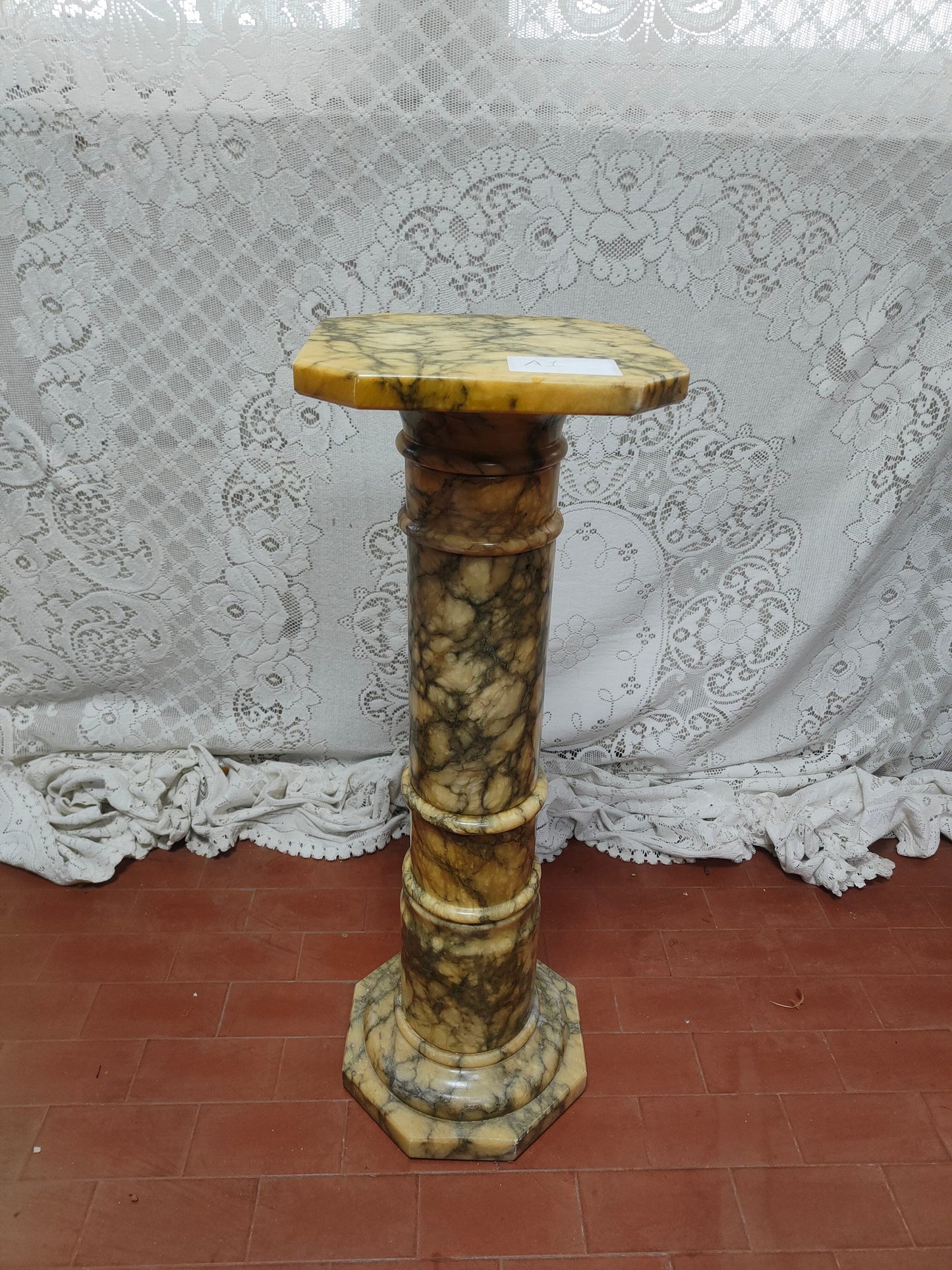 Colonna in Marmo Italiano Alta 75 cm: Eleganza e Design per Interni ed Esterni