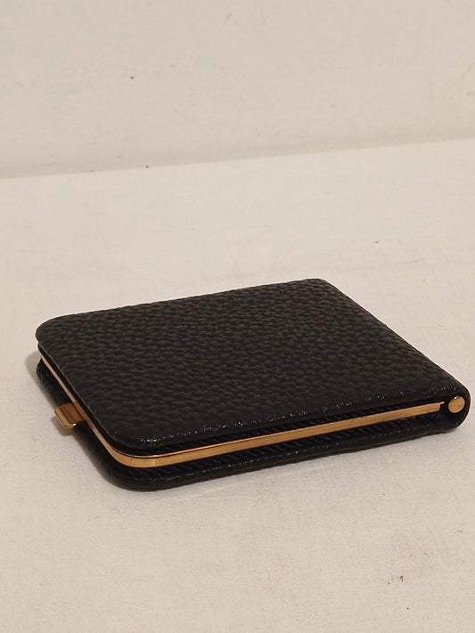Porta sigarette vintage in pelle nera con bordi e chiusura in ottone - Anni '50/'60