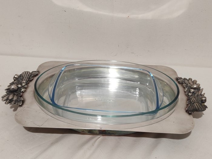 Vassoio da Portata Placcato Argento FAF e Pirofila Pyrex: Un'Eleganza senza Tempo per la Tua Tavola