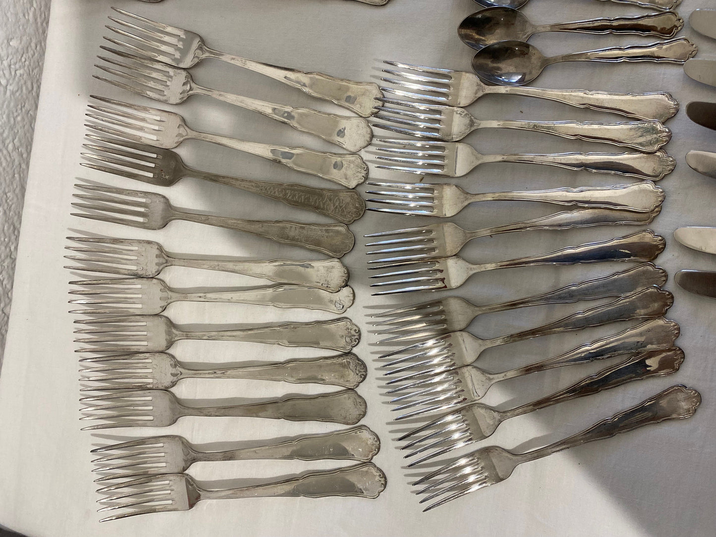 Eleganti Posate per Nozze: Un Regalo di Classe per una Tavola Inimitabile (2 Servizi in Unica Scatola)
