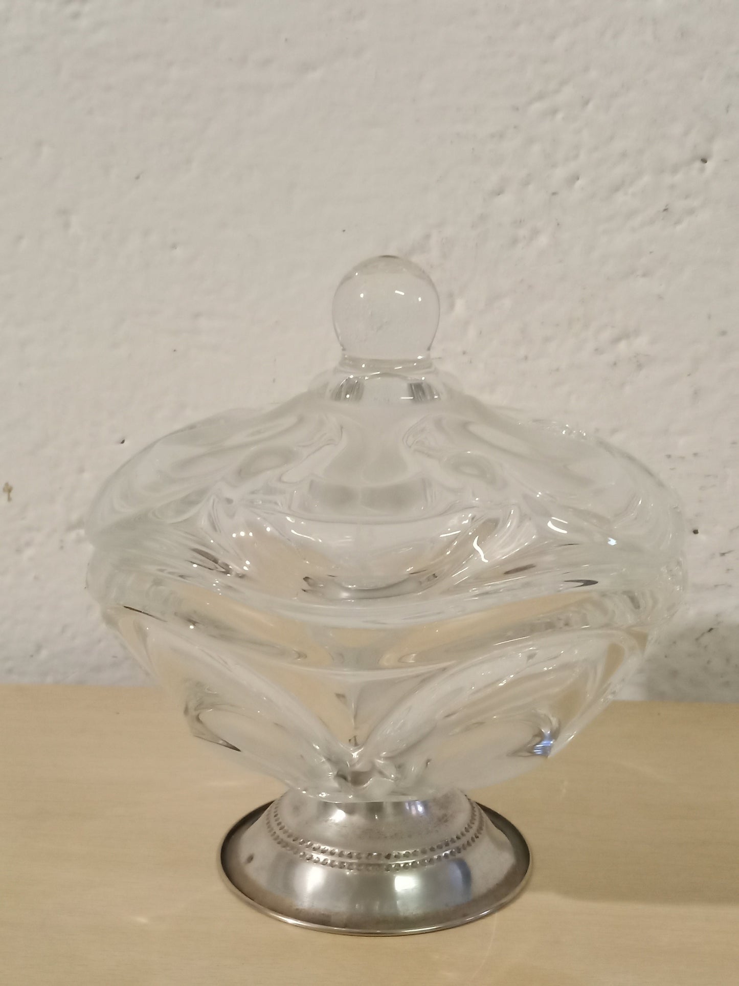 Porta bonbon in cristallo con base in Argento 800: un tocco di eleganza per la tua tavola