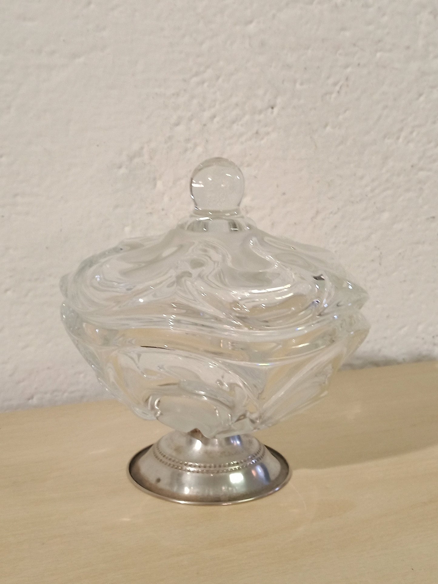 Porta bonbon in cristallo con base in Argento 800: un tocco di eleganza per la tua tavola