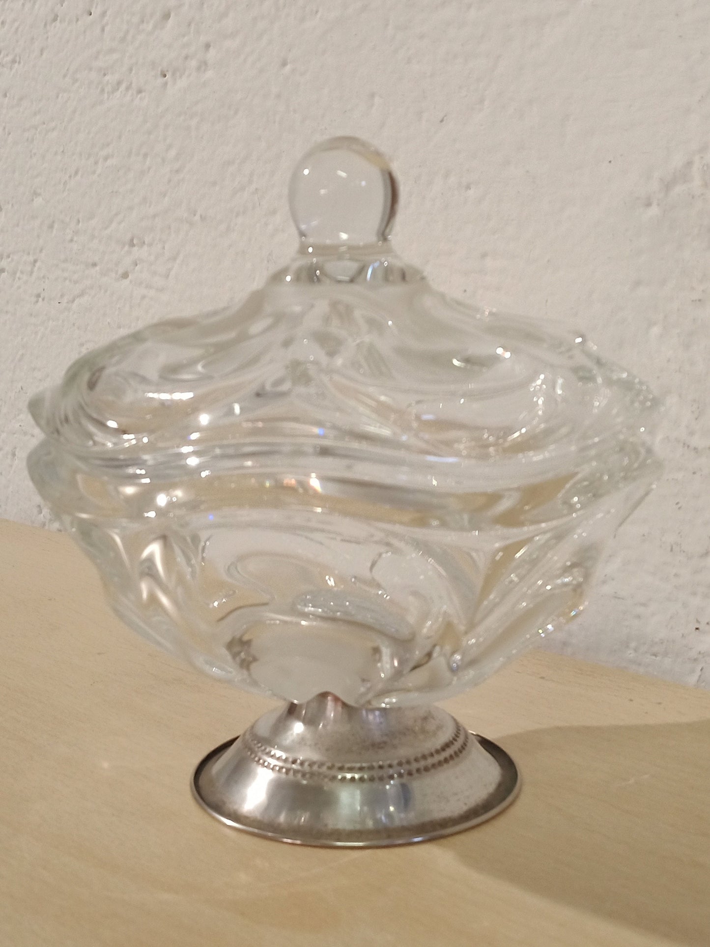 Porta bonbon in cristallo con base in Argento 800: un tocco di eleganza per la tua tavola
