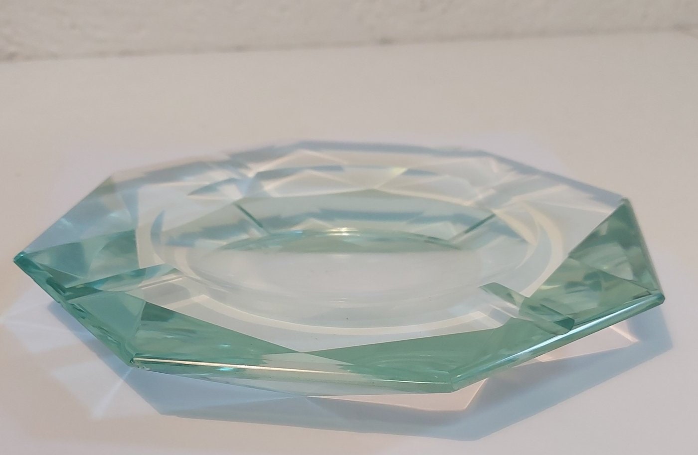 Posacenere in Vetro Verde Chiaro - Eleganza e Stile in un Design Ottagonale