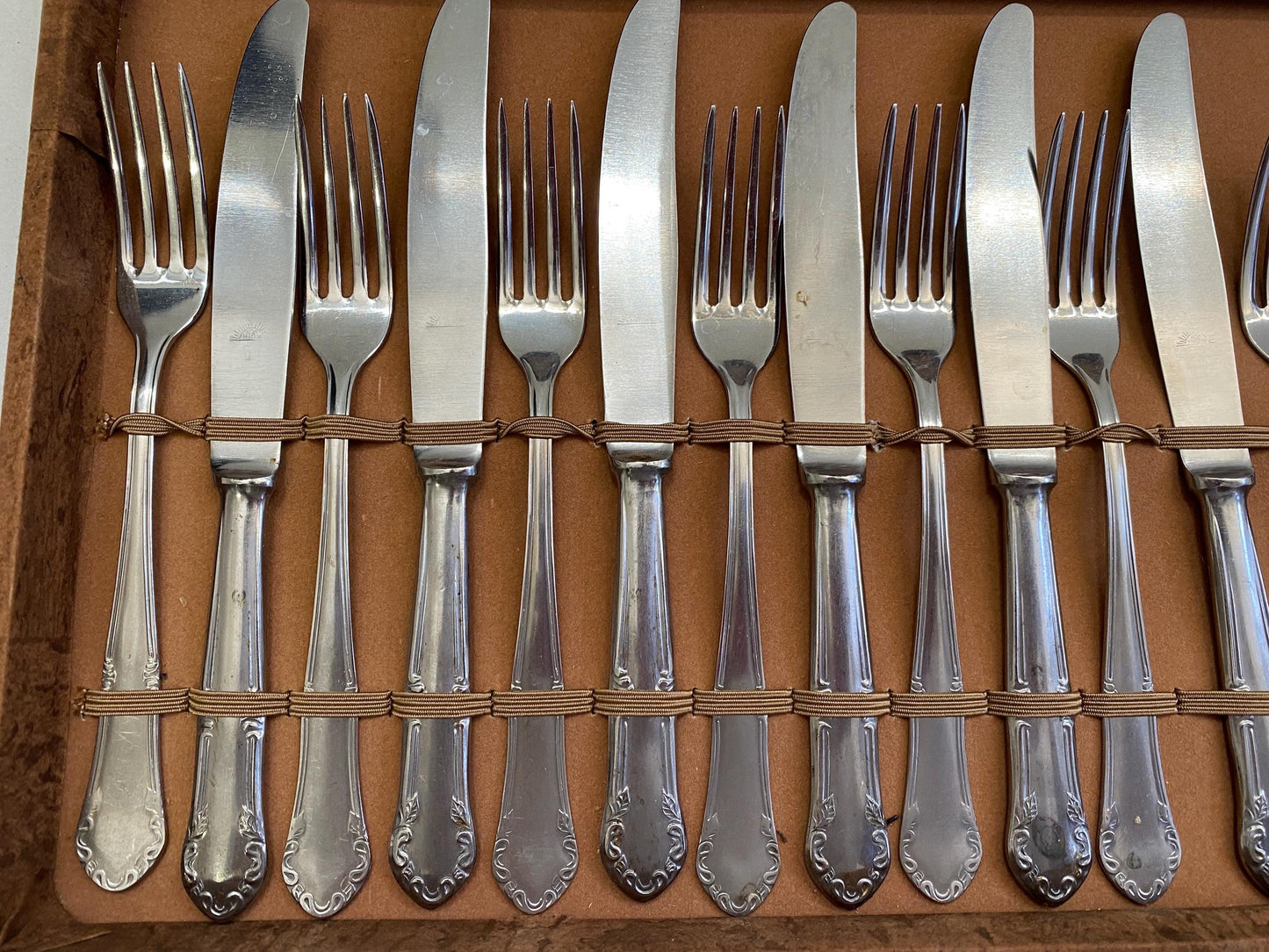 servizio di posate un regalo di Nozze Perfetto: Elegante Scatola Posate Vintage in Acciaio Argentato