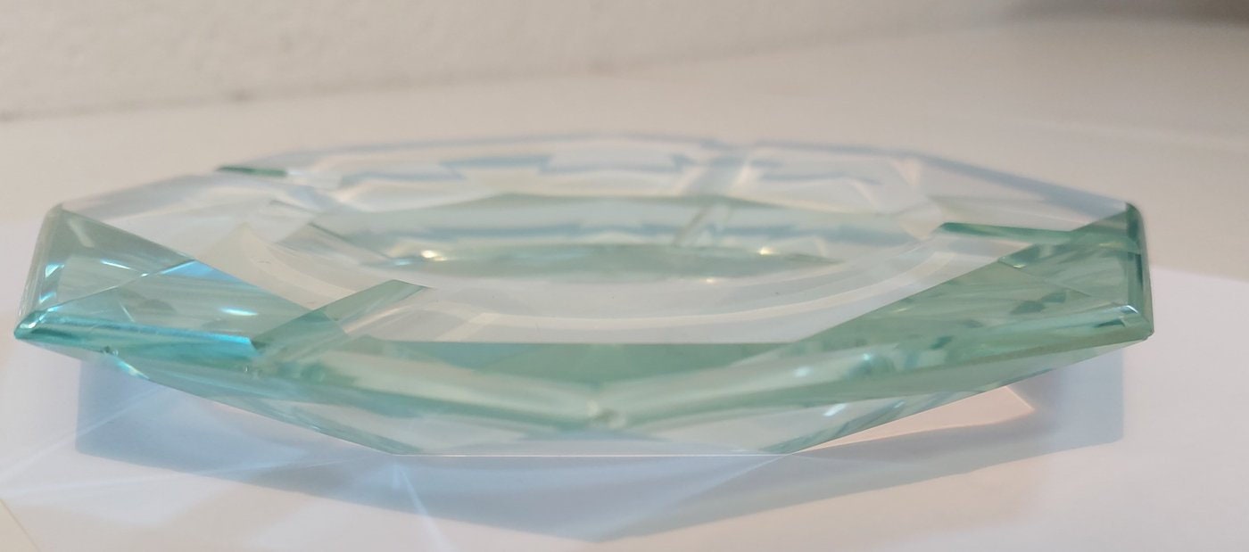 Posacenere in Vetro Verde Chiaro - Eleganza e Stile in un Design Ottagonale