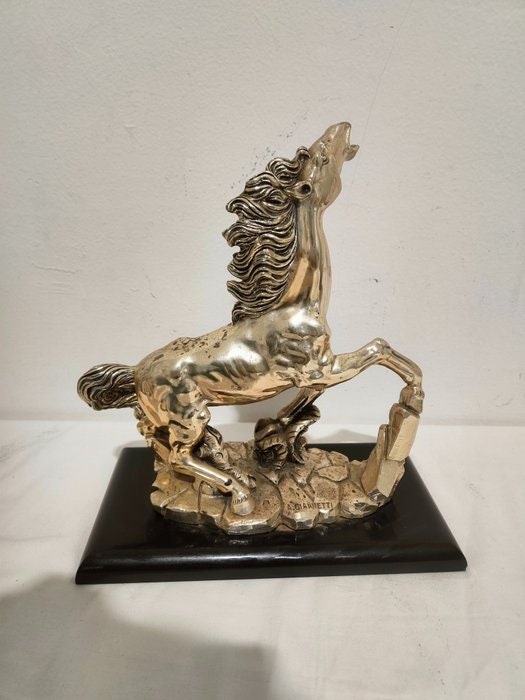 Statua Cavallo Rampante in Argento Laminato - Eleganza senza tempo