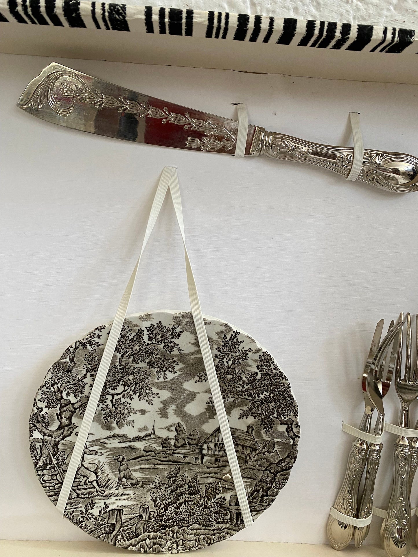 Servizio di Piatti da Dolce "The Hunter" by Myott: Un'Elegante Aggiunta alla Tua Tavola con posate in argento 800 placcato