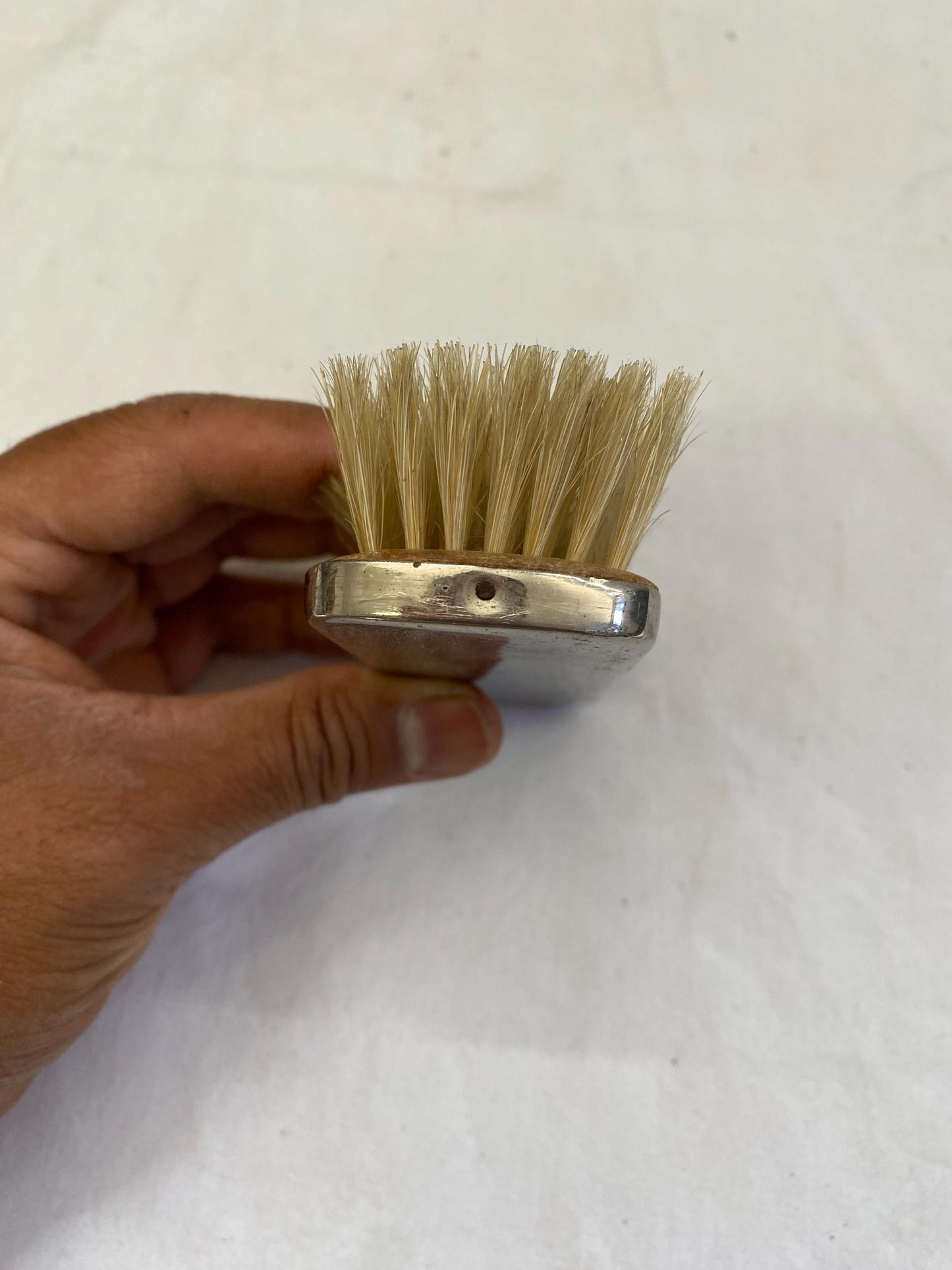 Elegante Spazzola Vintage con Manico in Argento Placcato - Un Tocco di Raffinatezza per la Tua Toilette
