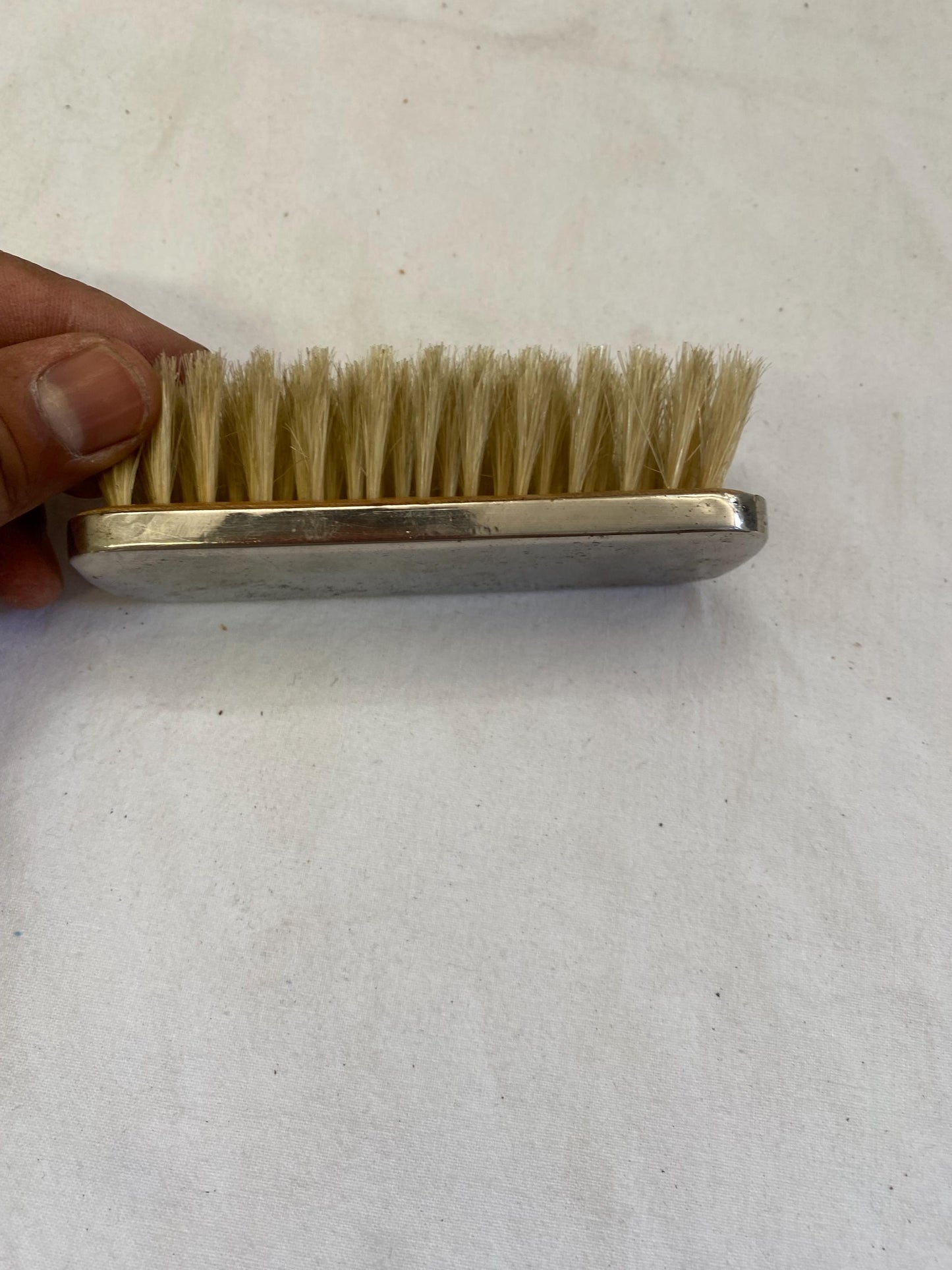 Elegante Spazzola Vintage con Manico in Argento Placcato - Un Tocco di Raffinatezza per la Tua Toilette