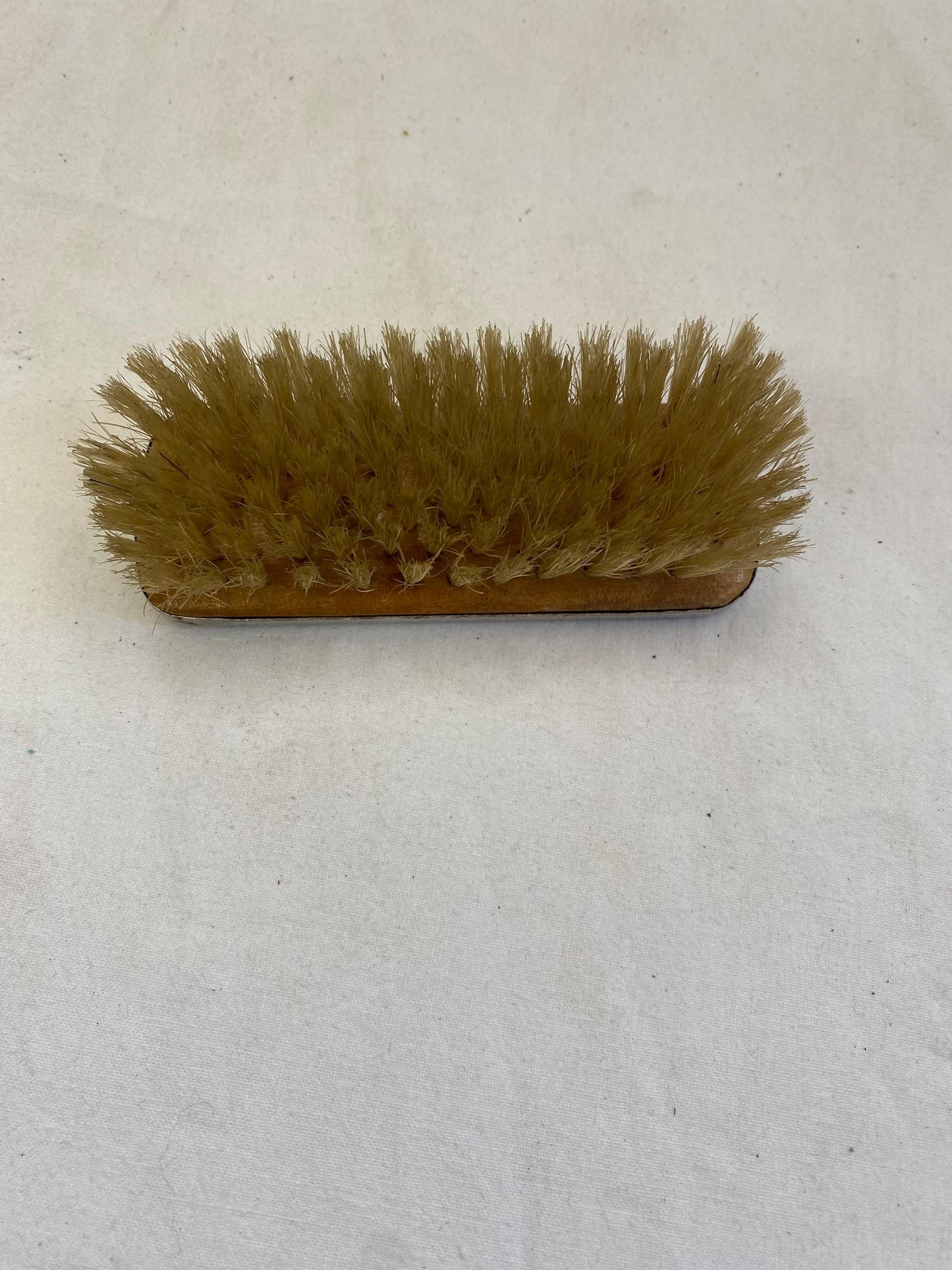 Elegante Spazzola Vintage con Manico in Argento Placcato - Un Tocco di Raffinatezza per la Tua Toilette