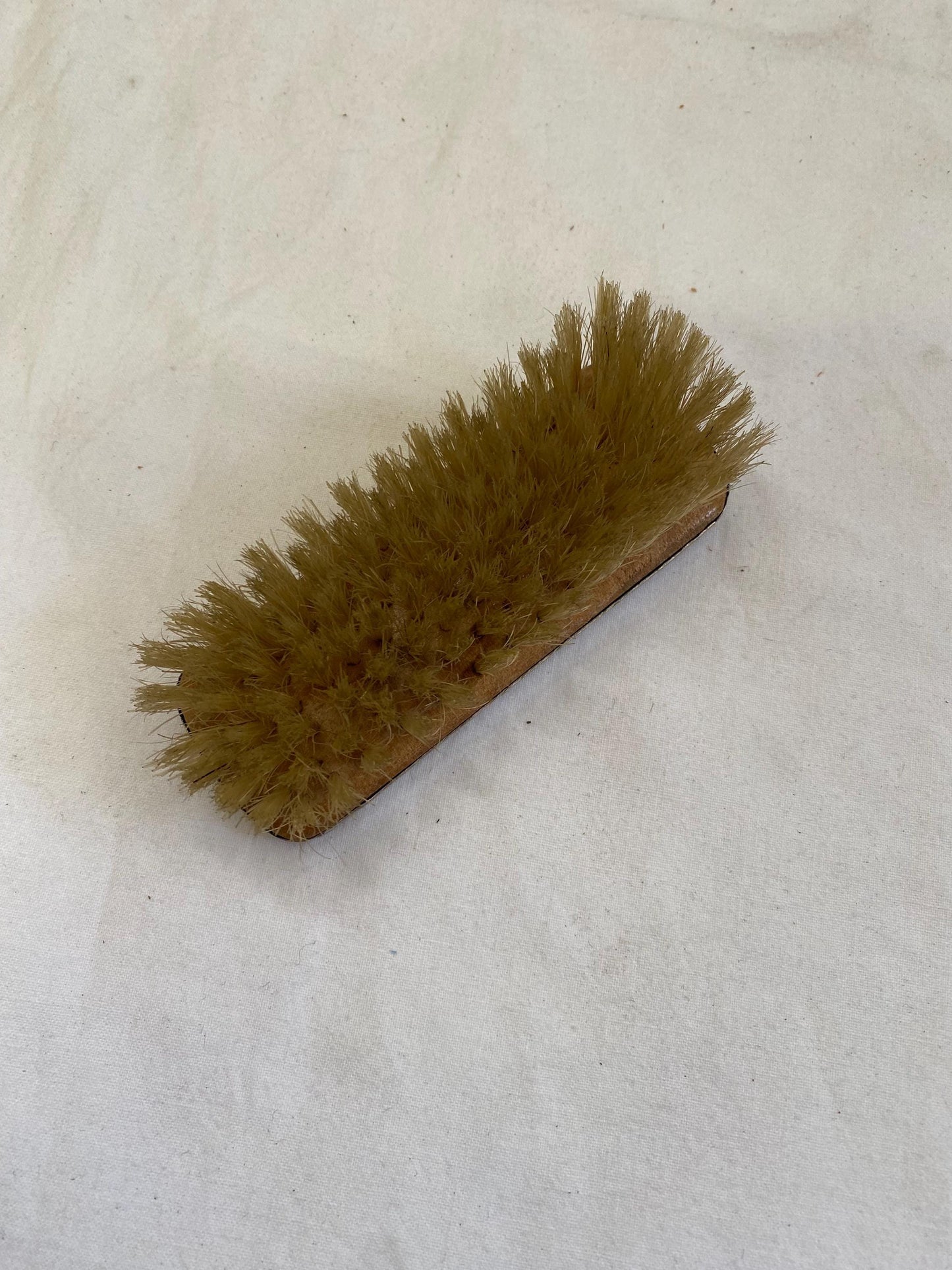 Elegante Spazzola Vintage con Manico in Argento Placcato - Un Tocco di Raffinatezza per la Tua Toilette