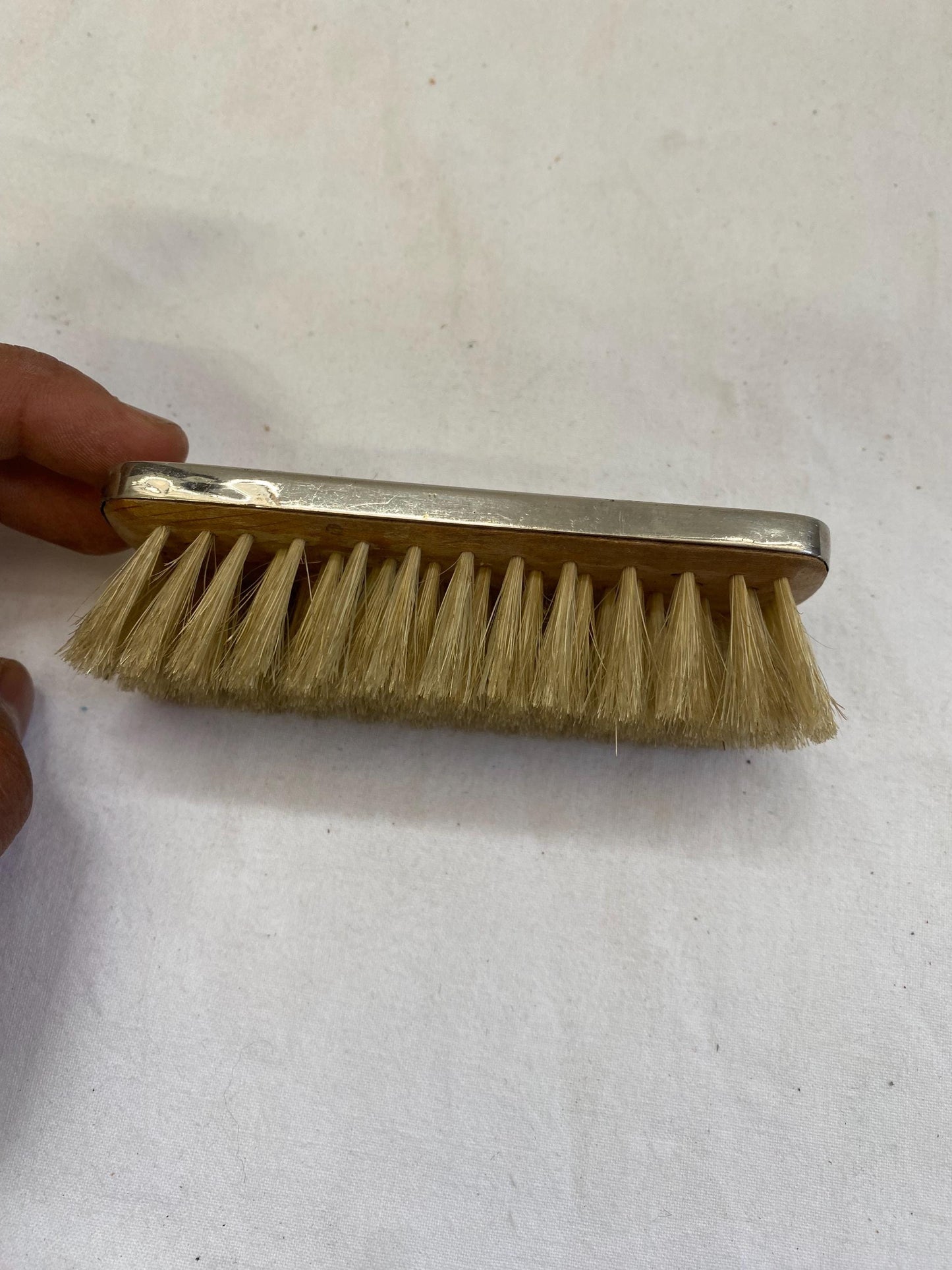 Elegante Spazzola Vintage con Manico in Argento Placcato - Un Tocco di Raffinatezza per la Tua Toilette