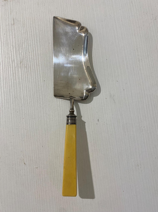 Spatola per Torta Vintage in Argento Placcato con Manico in PVC - Un Tocco di Fascino per la Tua Cucina