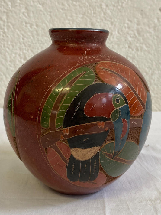Vaso Rotondo Nicaraguense Vintage Firmato in Ceramica - Disegno di Scimmia, Farfalla e Tucano