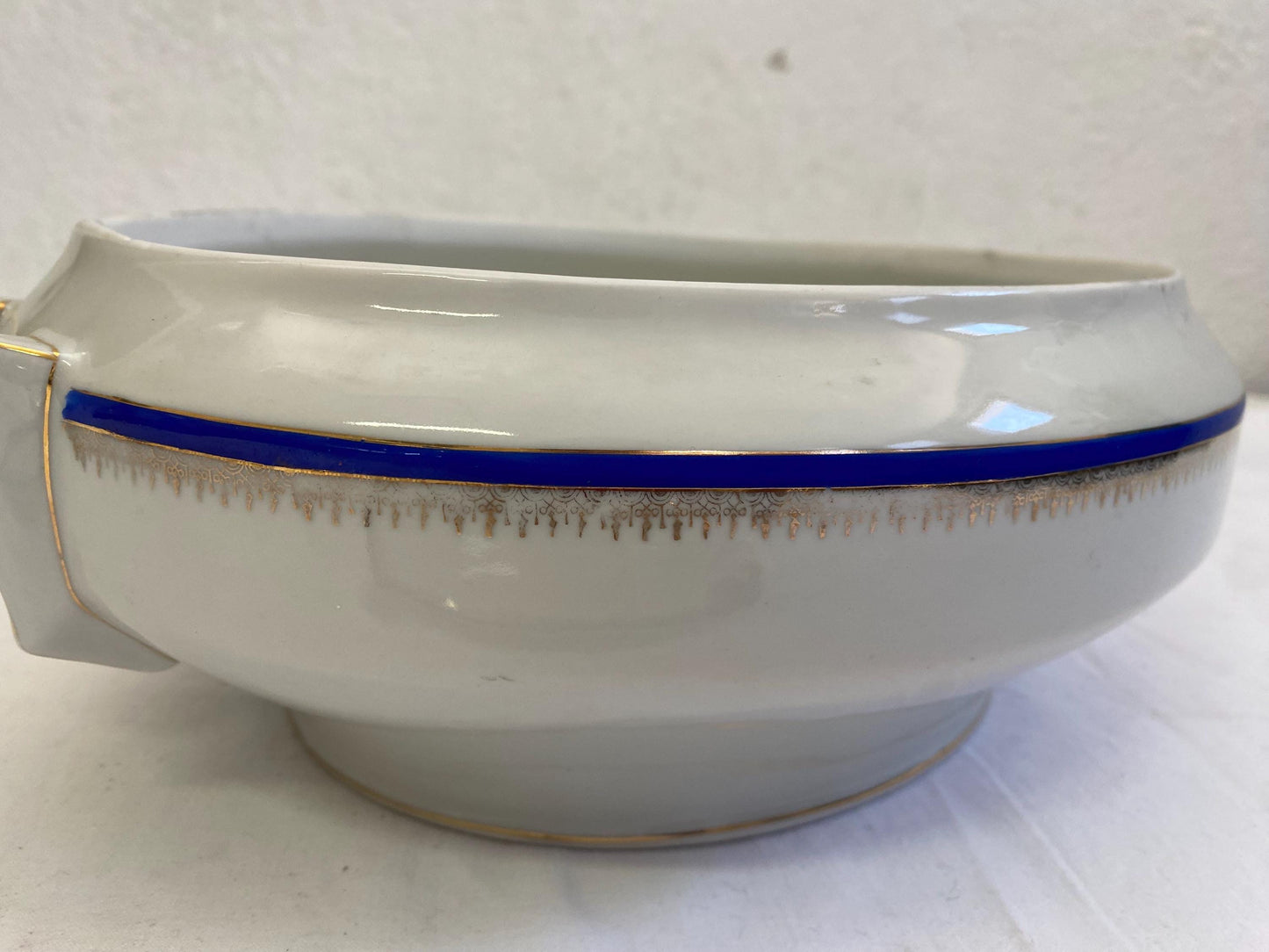 Zuppiera Ovale in Ceramica con Bordo Dorato e Rilievo Blu - Vintage