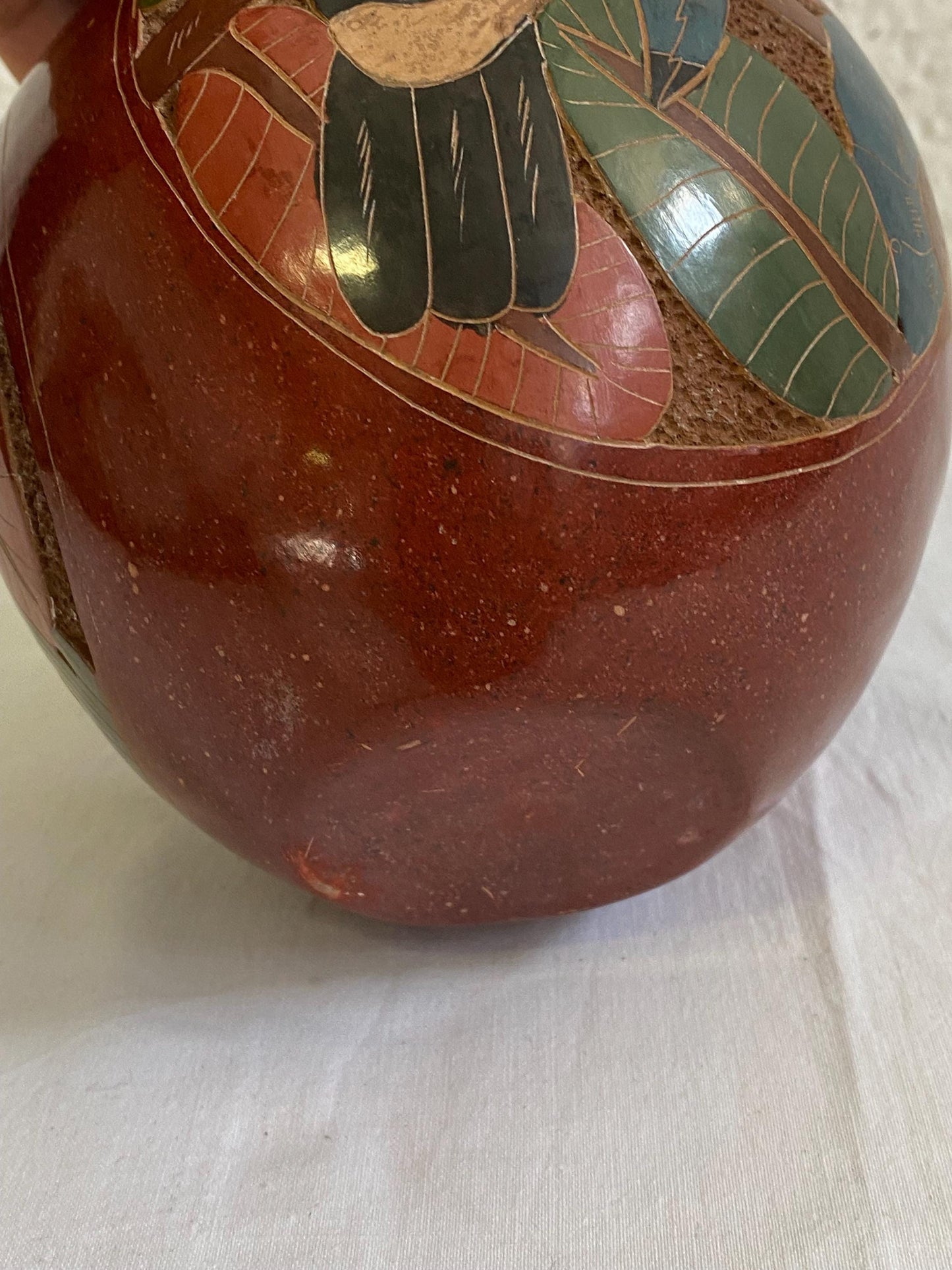 Vaso Rotondo Nicaraguense Vintage Firmato in Ceramica - Disegno di Scimmia, Farfalla e Tucano