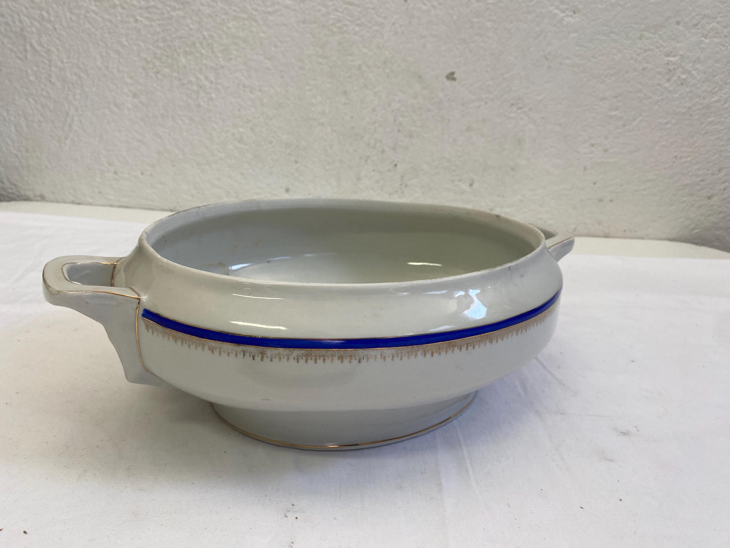 Zuppiera Ovale in Ceramica con Bordo Dorato e Rilievo Blu - Vintage