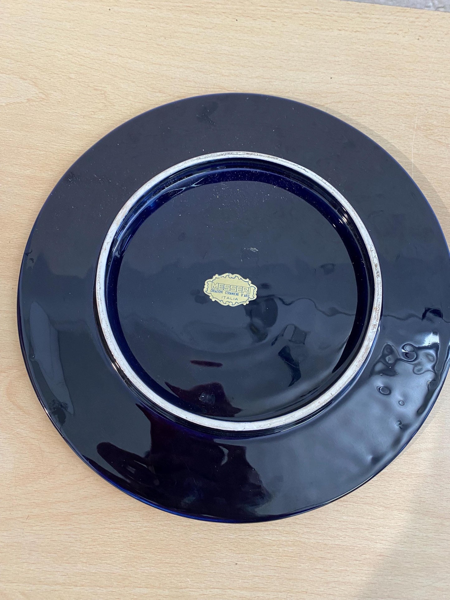 Piatto Blu Messeri con Decori Floreali - Raffigurante un Cesto di Fiori, Diametro 27 cm - Creazioni Ceramiche d'Arte Made in Italy