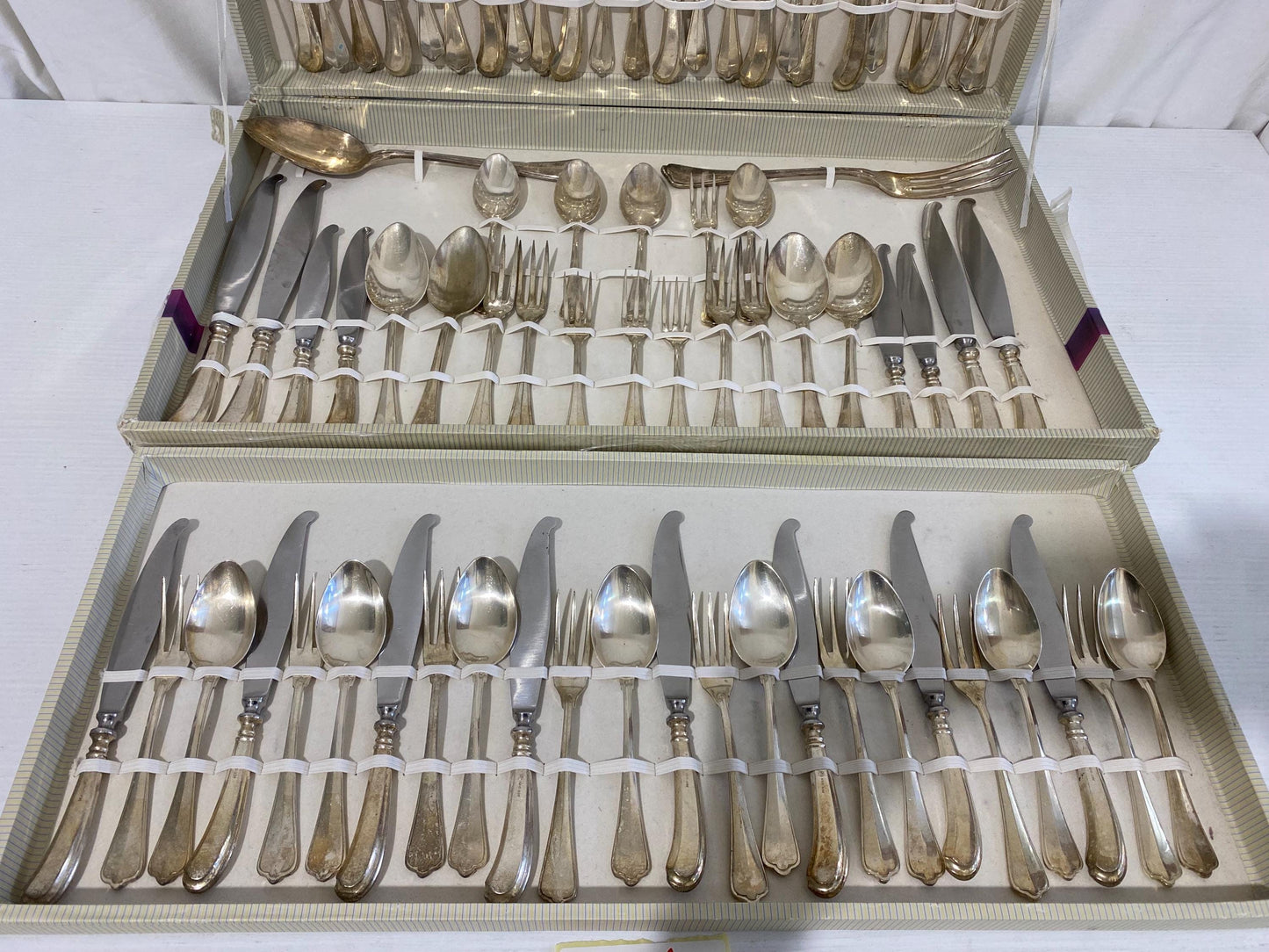 Servizio Posate da 12 Persone - Elegante Regalo di Nozze in Scatola a Due Piani in argento 800 placcato