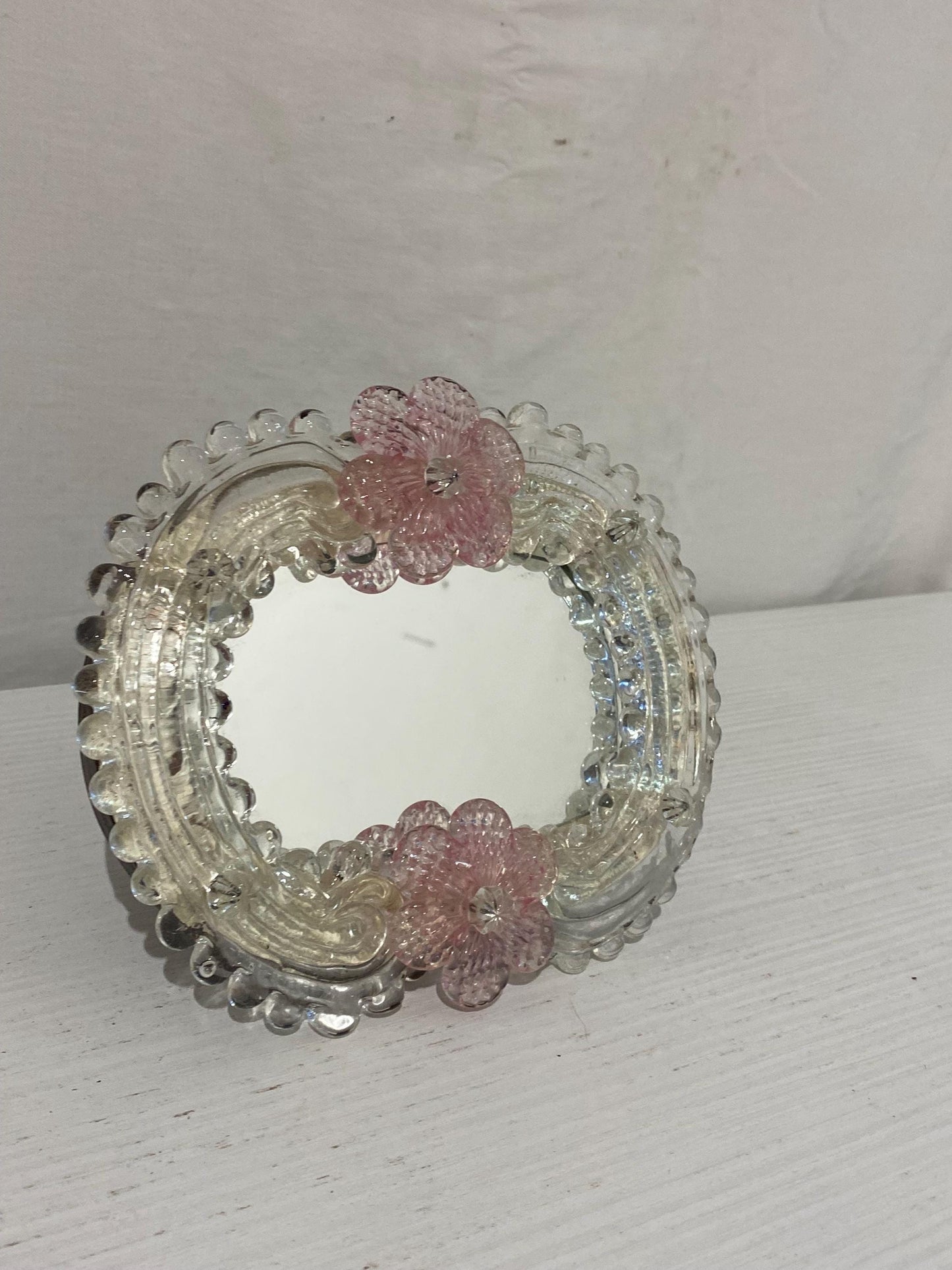 Specchio Vintage in Vetro di Murano Anni '50, Realizzato a Mano  16x4x14 cm (6,3"x1,6"x5,5") con Fiori Rosa