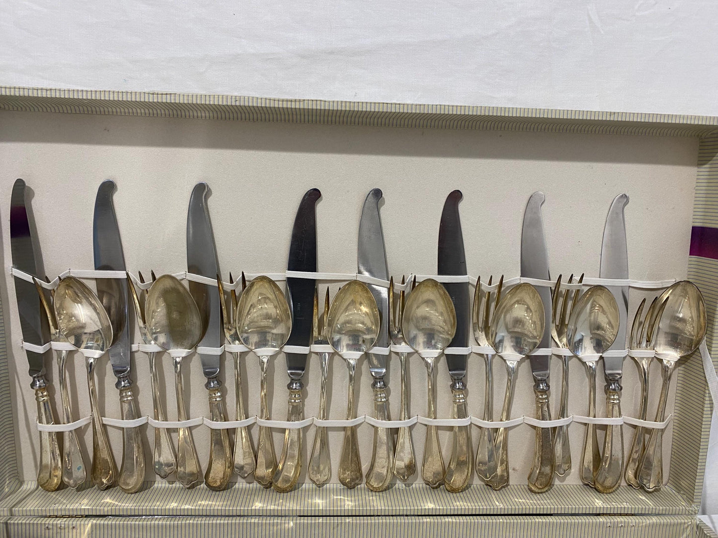 Servizio Posate da 12 Persone - Elegante Regalo di Nozze in Scatola a Due Piani in argento 800 placcato