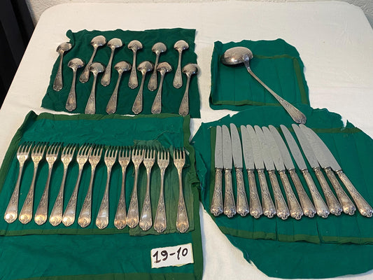Servizio di posate antiche da 12 in argento con mestolo  Punzonato (3,70 kg)