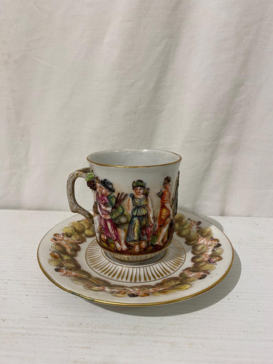 antica tazza porcellana capodimonte-Tazza con Piattino Capodimonte Decorati in Rilievo - 15,5 cm e 12x8x6 cm