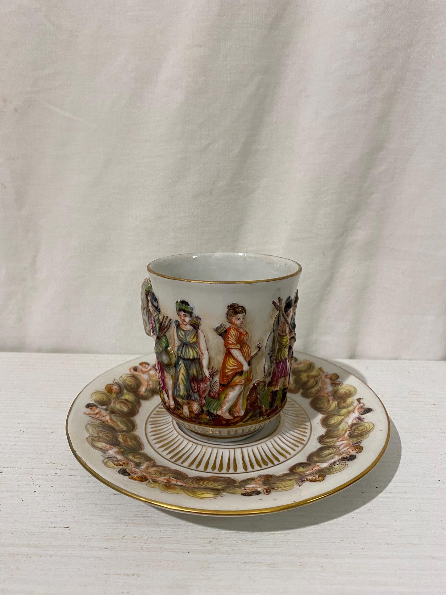 antica tazza porcellana capodimonte-Tazza con Piattino Capodimonte Decorati in Rilievo - 15,5 cm e 12x8x6 cm