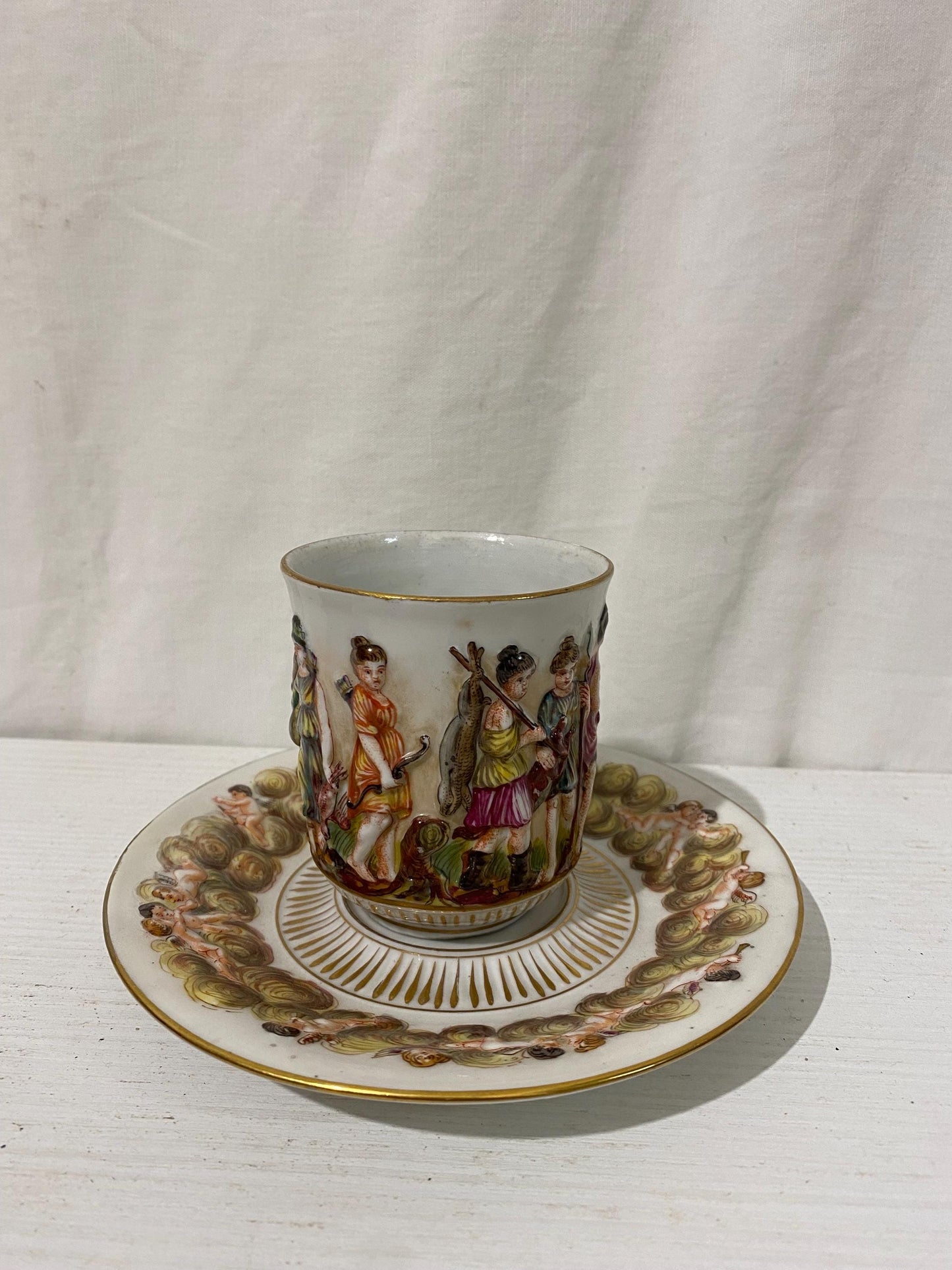 antica tazza porcellana capodimonte-Tazza con Piattino Capodimonte Decorati in Rilievo - 15,5 cm e 12x8x6 cm