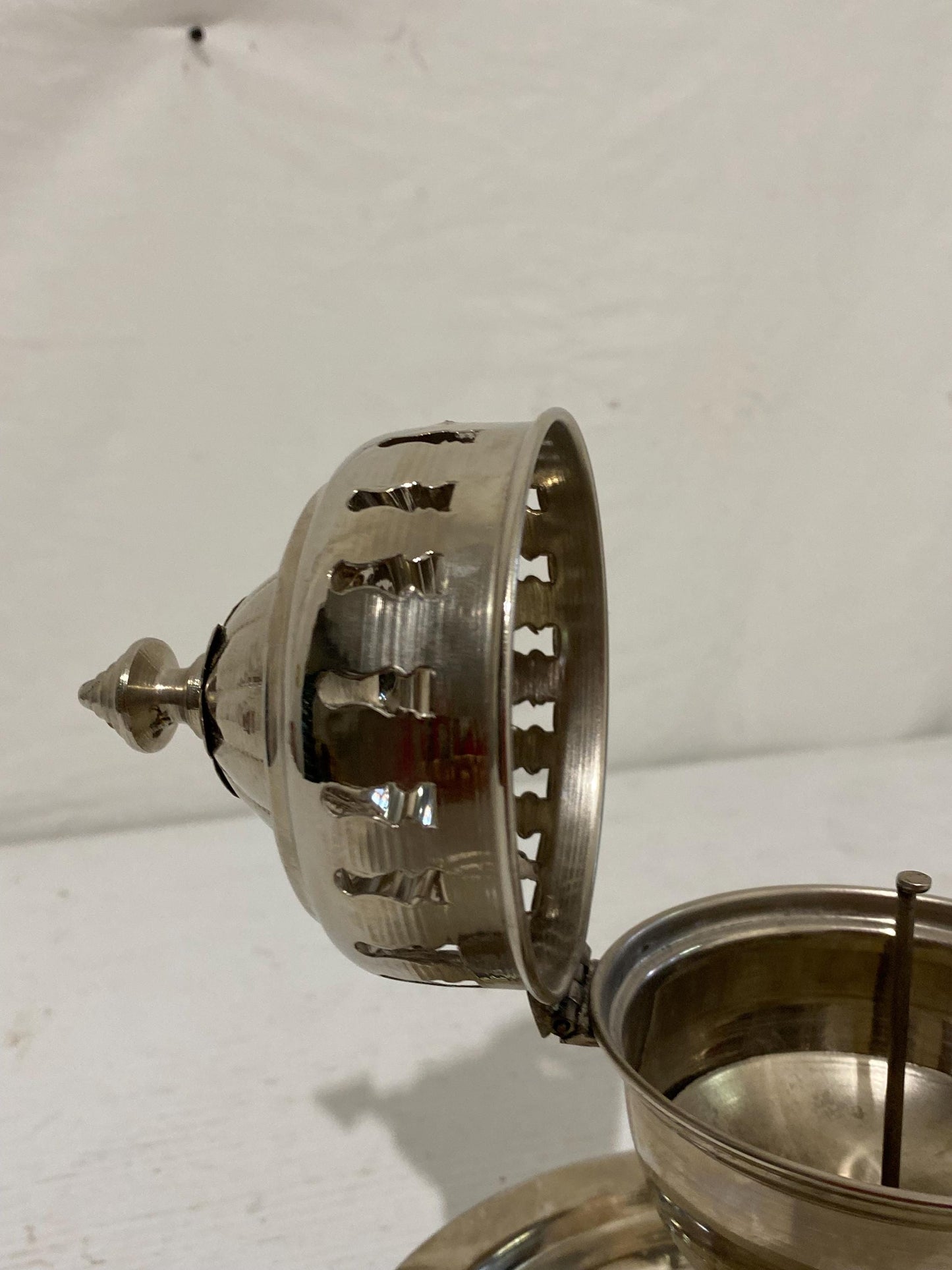 Bruciatore di Incenso in Metallo Argentato con Coperchio Apribile - Origini Marocco, 20x17 cm