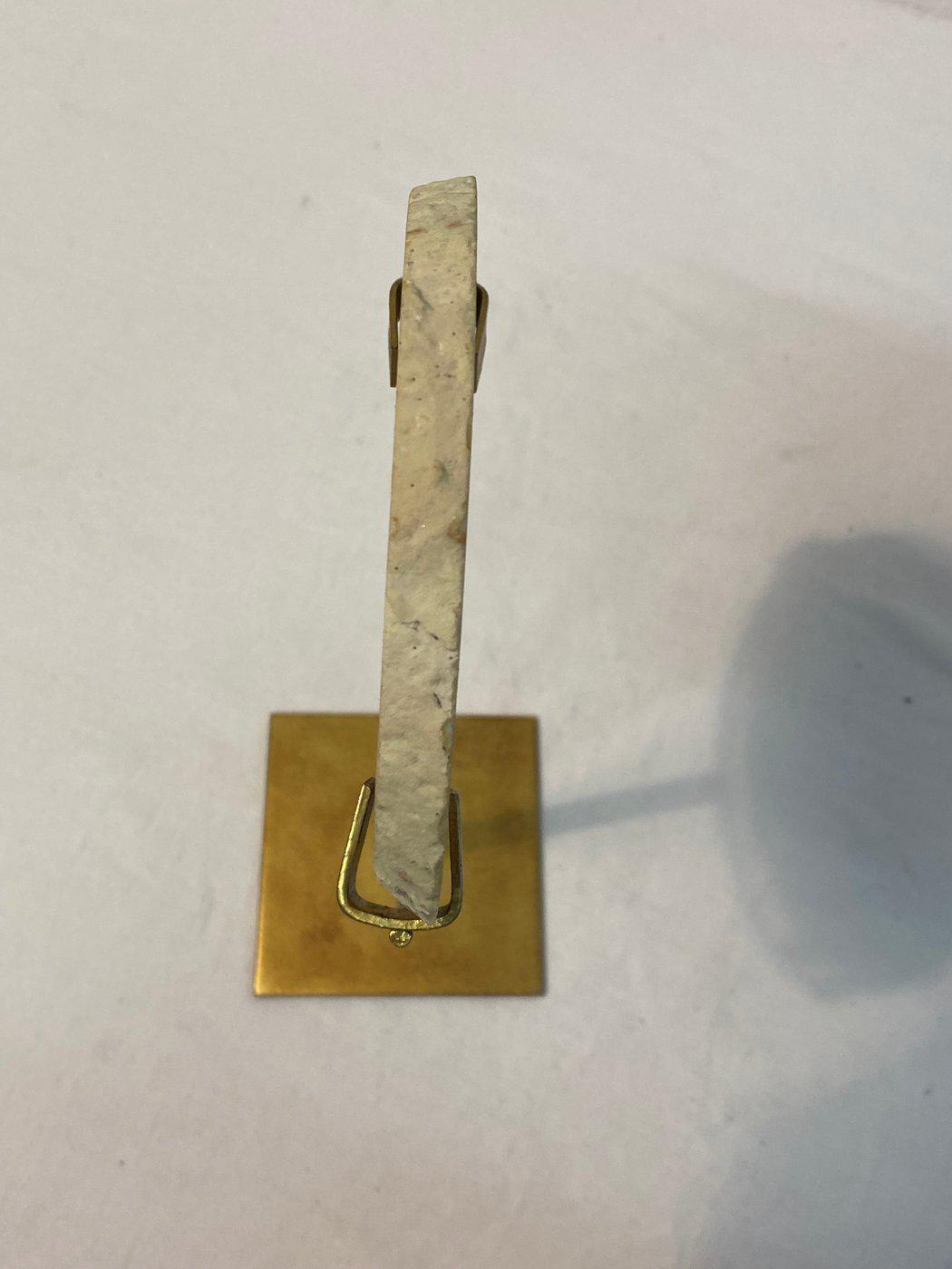 Fetta di Agata 13 x 11,5 x 1,2 cm (5,12 x 4,53 x 0,47 pollici) su Supporto Dorato  Elegante Pezzo Decorativo Naturale
