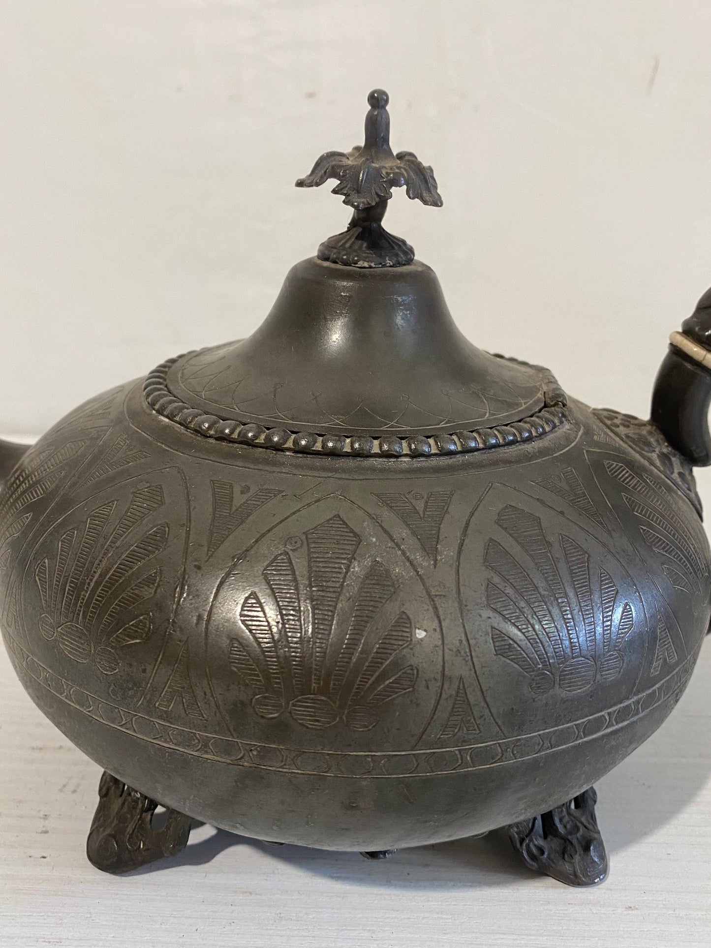 Splendida Teiera Vintage Intagliata in Metallo - VR Superior Electro Plate 1804, Motivi Floreali - 29x17x17 cm (11,4x6,7x6,7 in)
