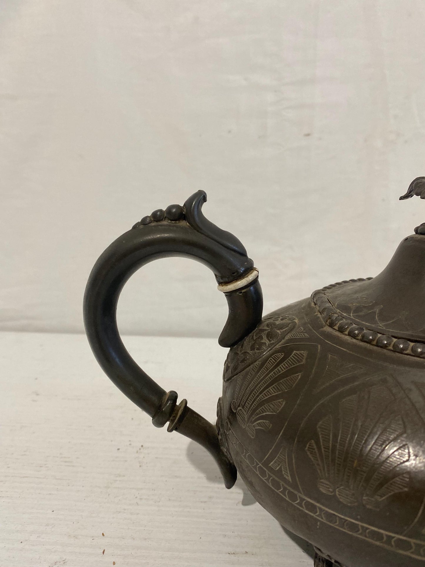 Splendida Teiera Vintage Intagliata in Metallo - VR Superior Electro Plate 1804, Motivi Floreali - 29x17x17 cm (11,4x6,7x6,7 in)
