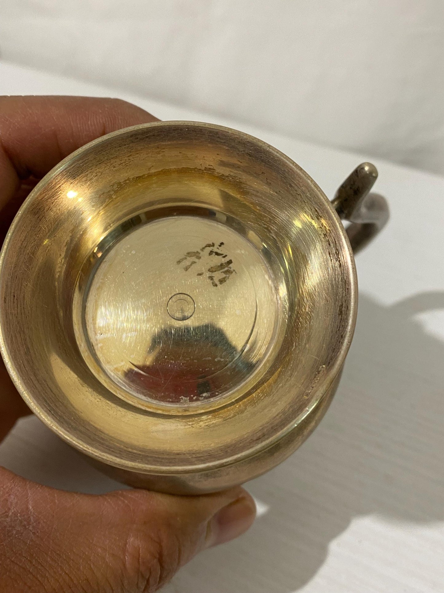 Tazza Vintage Placcata Argento - Design Elegante, 9,5h x 10 x 8 cm (3,7 x 3,9 x 3,1 pollici) - Fascino Antico