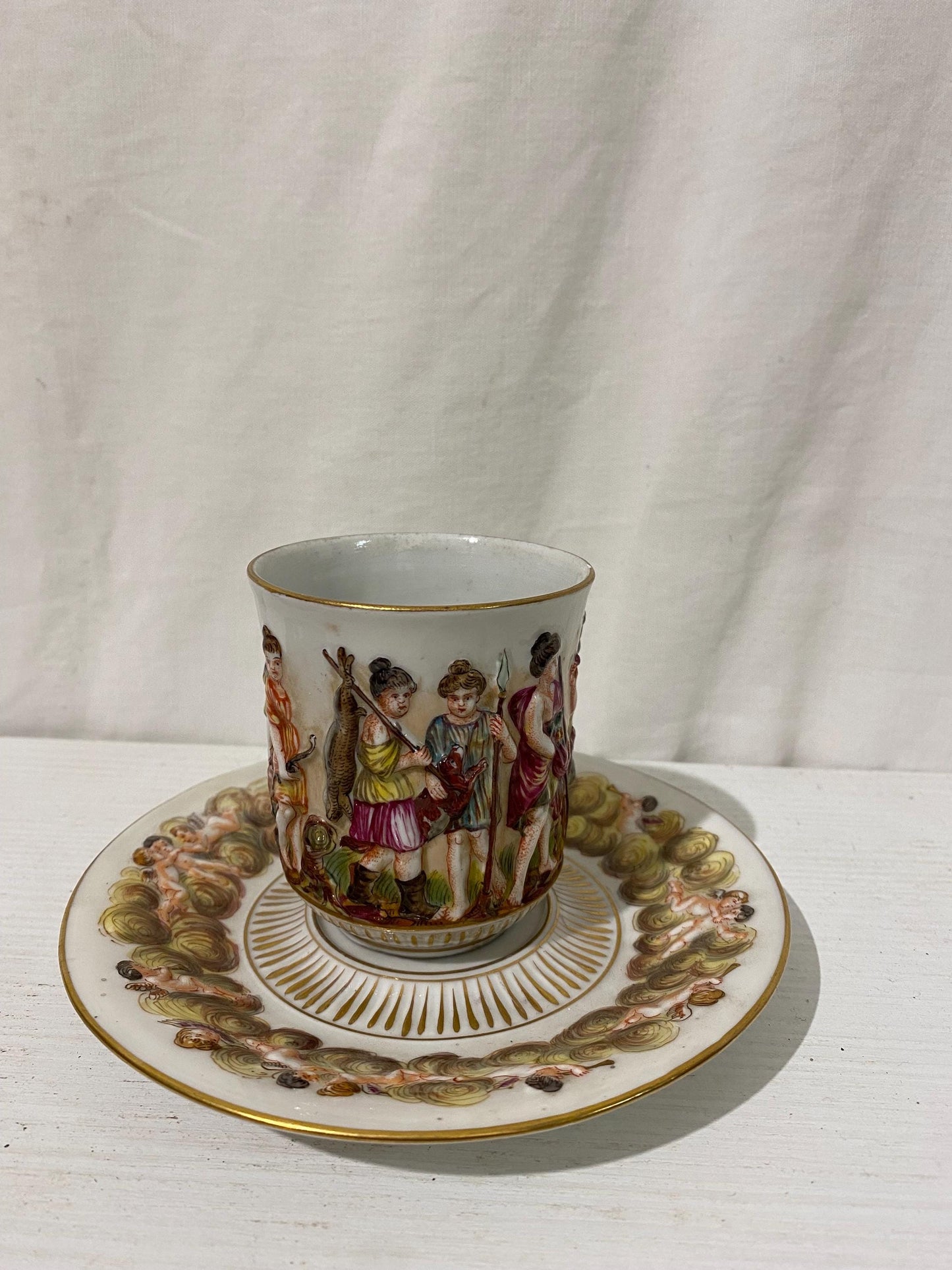antica tazza porcellana capodimonte-Tazza con Piattino Capodimonte Decorati in Rilievo - 15,5 cm e 12x8x6 cm