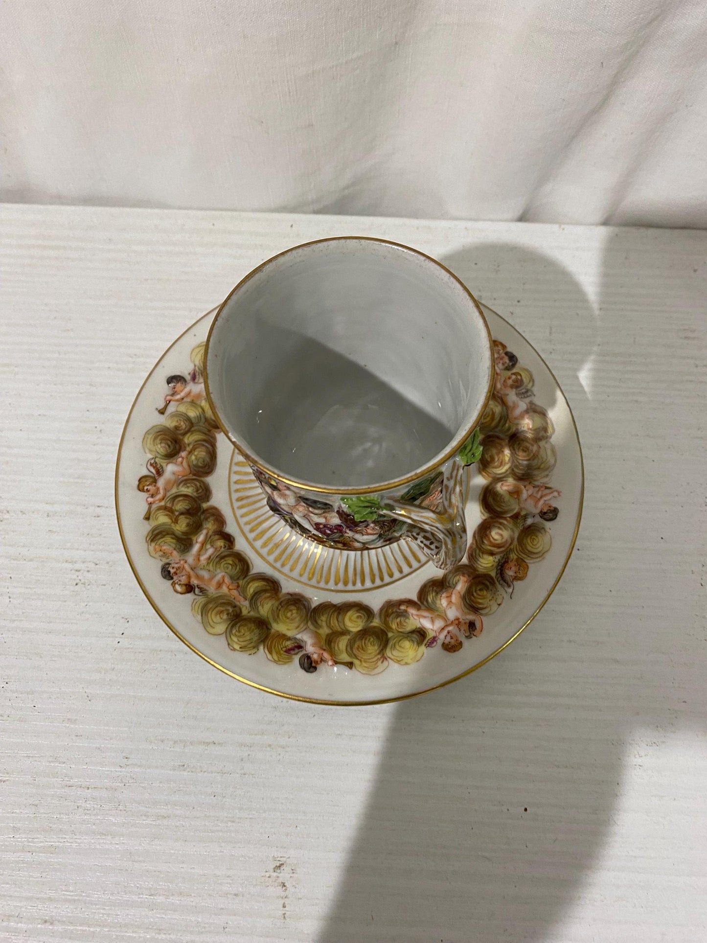 antica tazza porcellana capodimonte-Tazza con Piattino Capodimonte Decorati in Rilievo - 15,5 cm e 12x8x6 cm