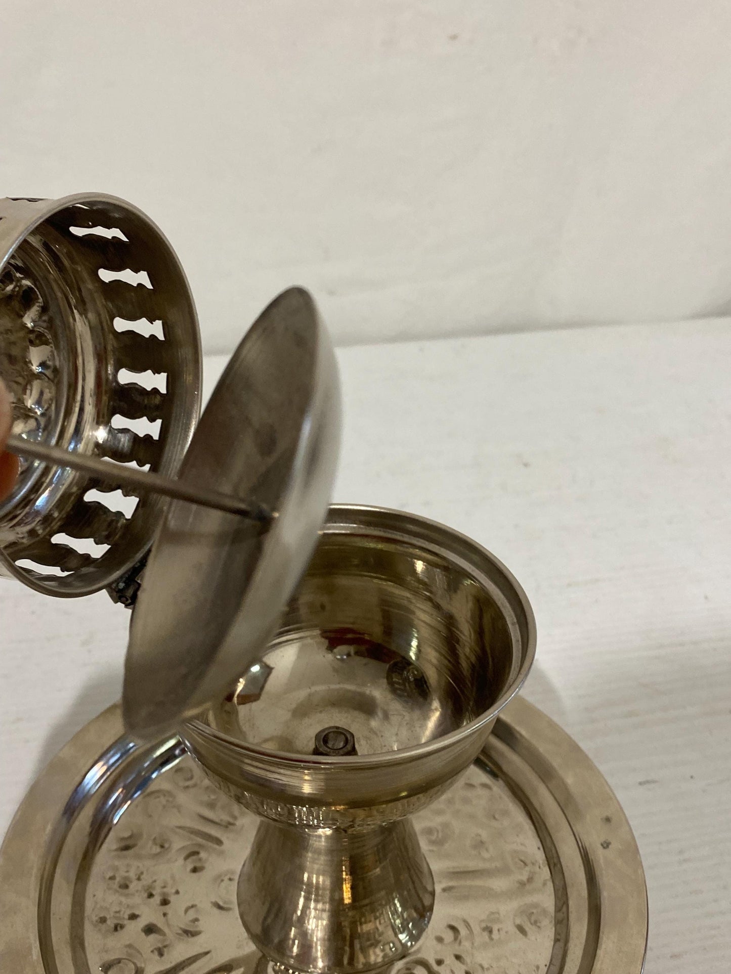Bruciatore di Incenso in Metallo Argentato con Coperchio Apribile - Origini Marocco, 20x17 cm