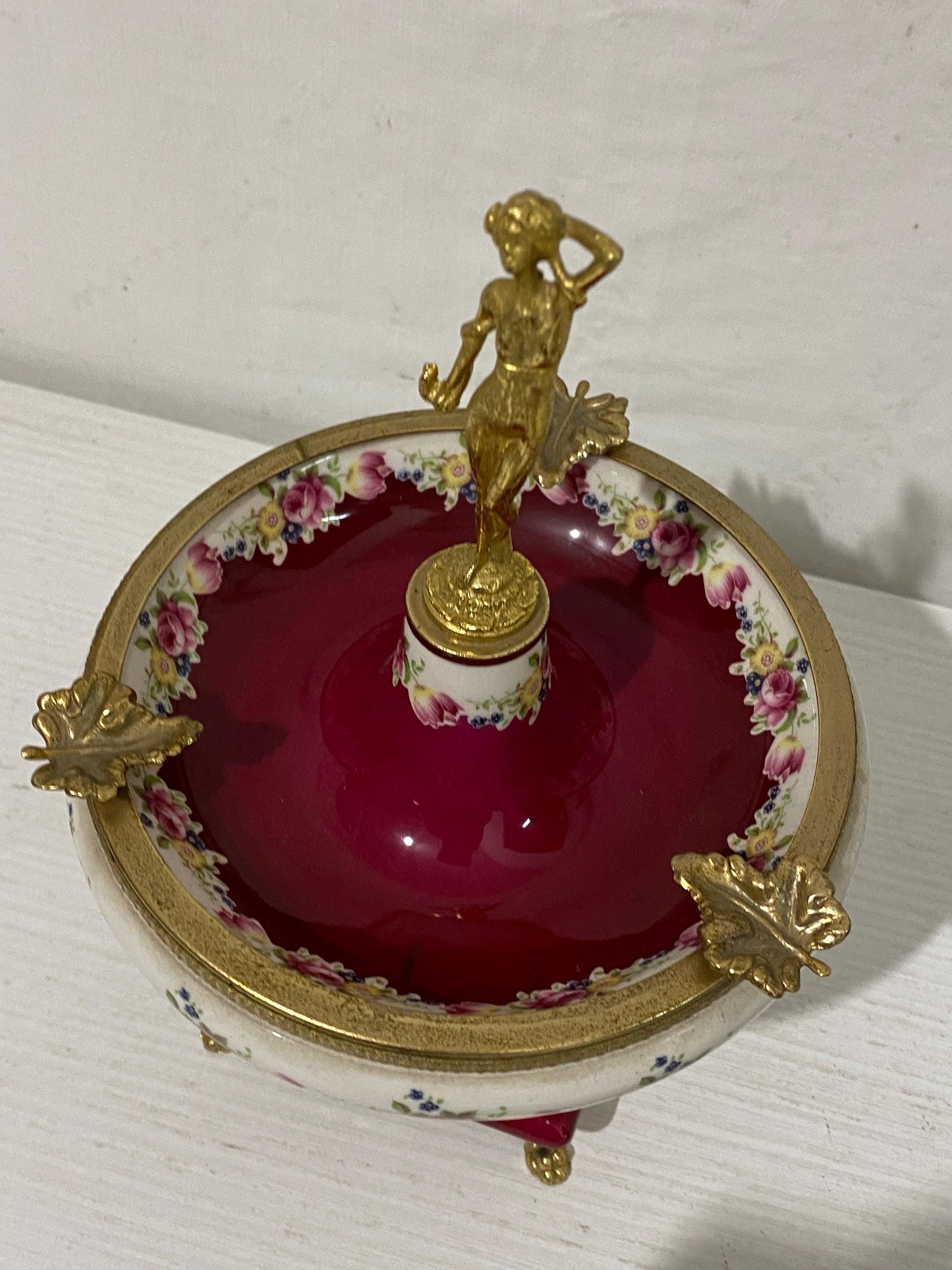 Elegante Centro Tavola in Porcellana Dipinta a Mano con Dettagli Dorati  23x15,5 cm